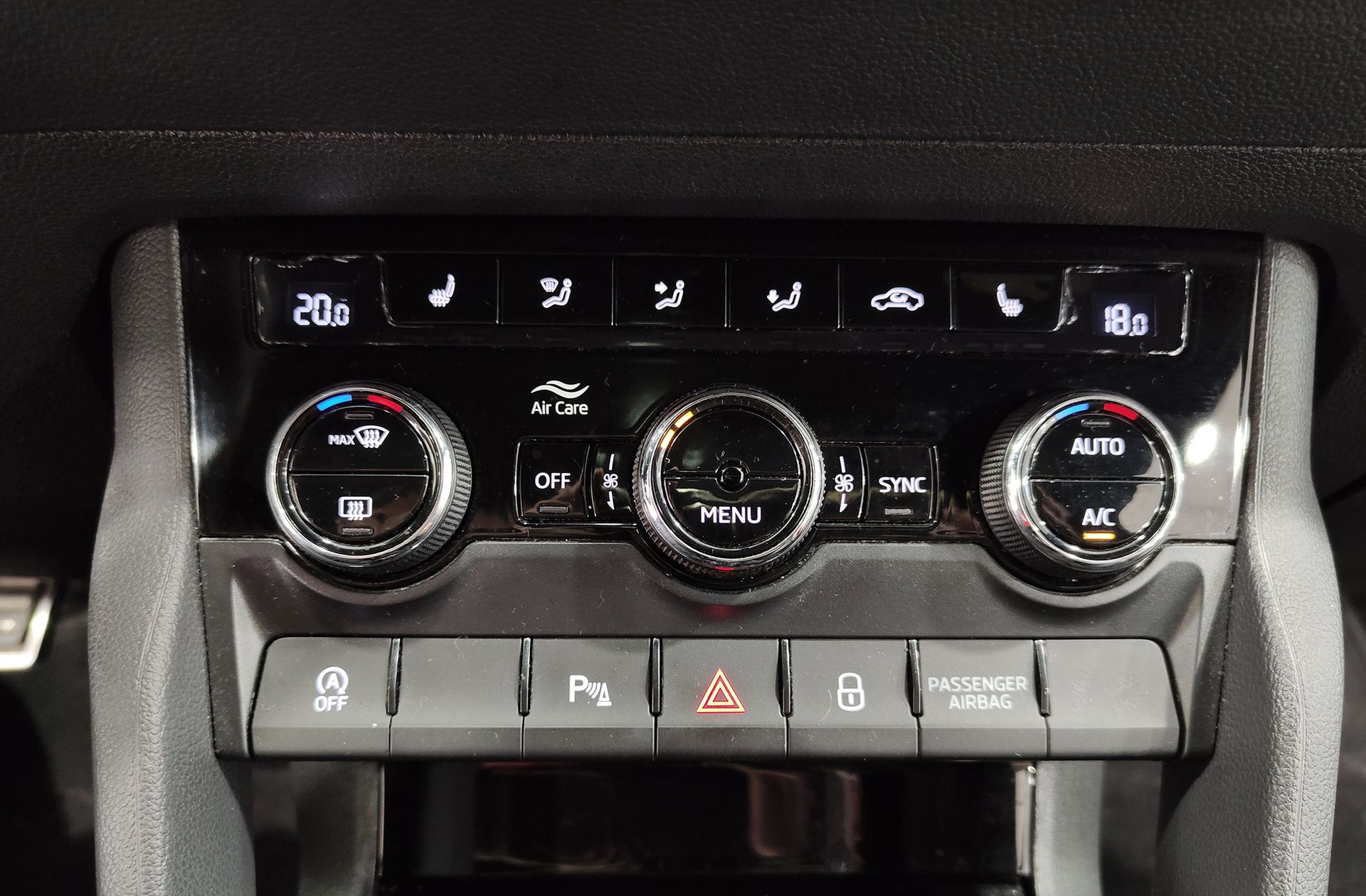 Škoda Karoq 2.0 TDI Sportline - foto 33