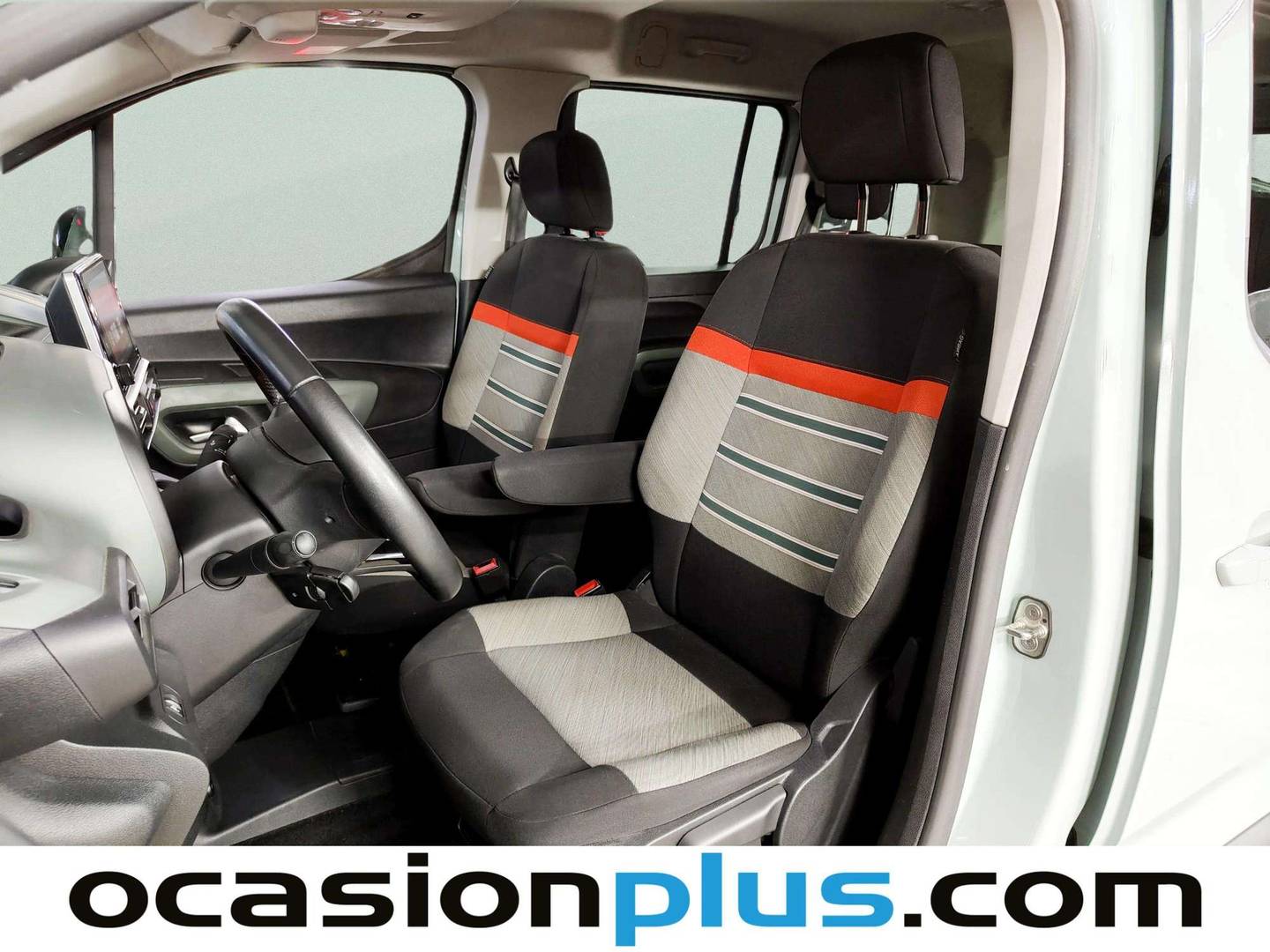 Foto asientos delanteros Citroën Berlingo Citroen Berlingo BlueHDi 100 S&S Talla M Shine (102 CV)