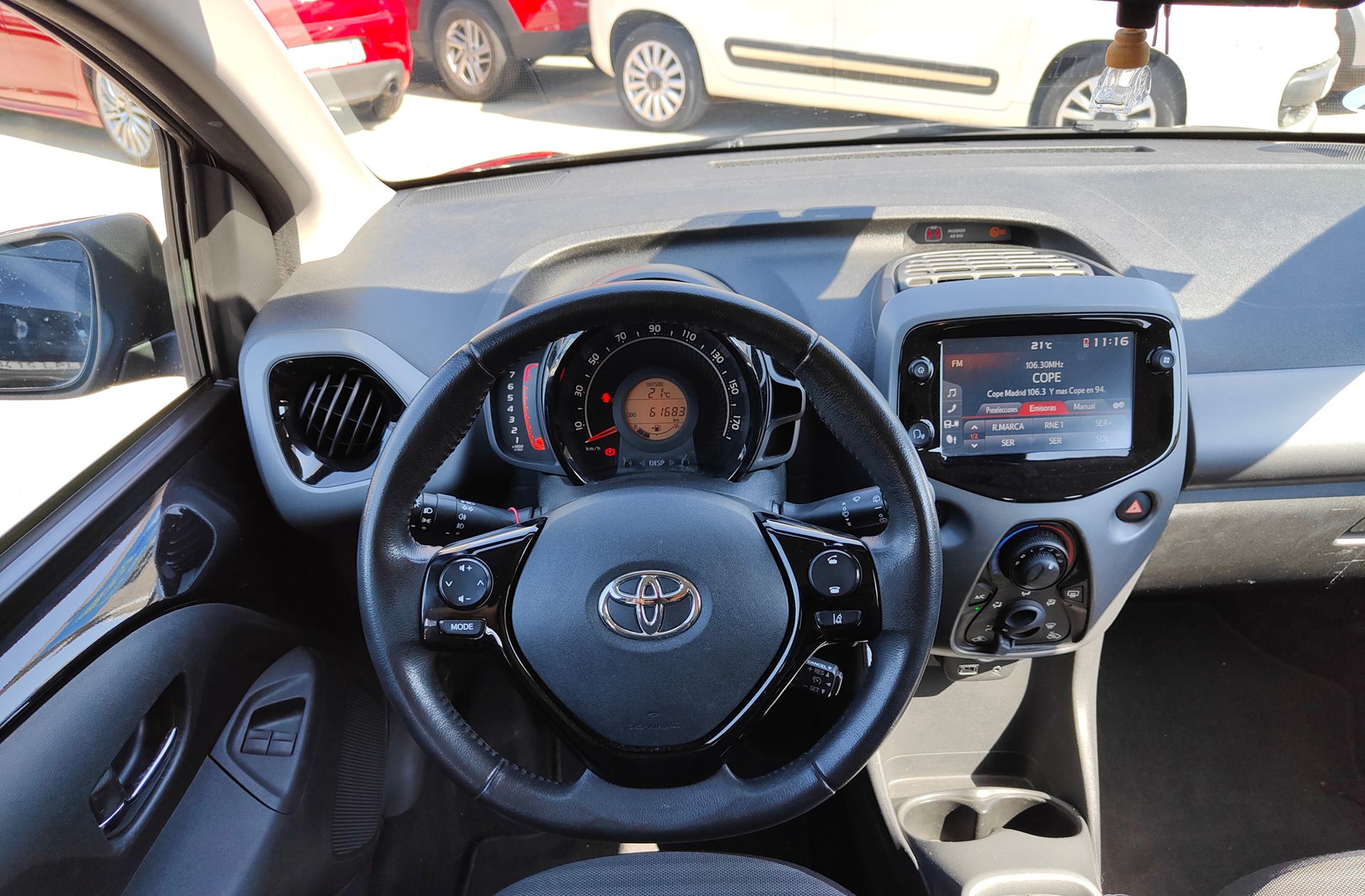 Toyota Aygo 1.0 70 X-Play - foto 21