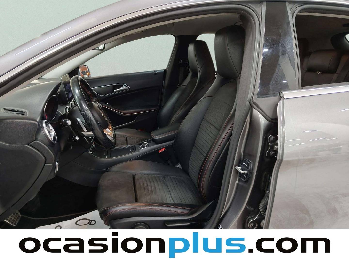 Foto asientos delanteros Mercedes CLA Mercedes-Benz CLA Shooting Brake CLA 200 d Pack AMG (136 CV)