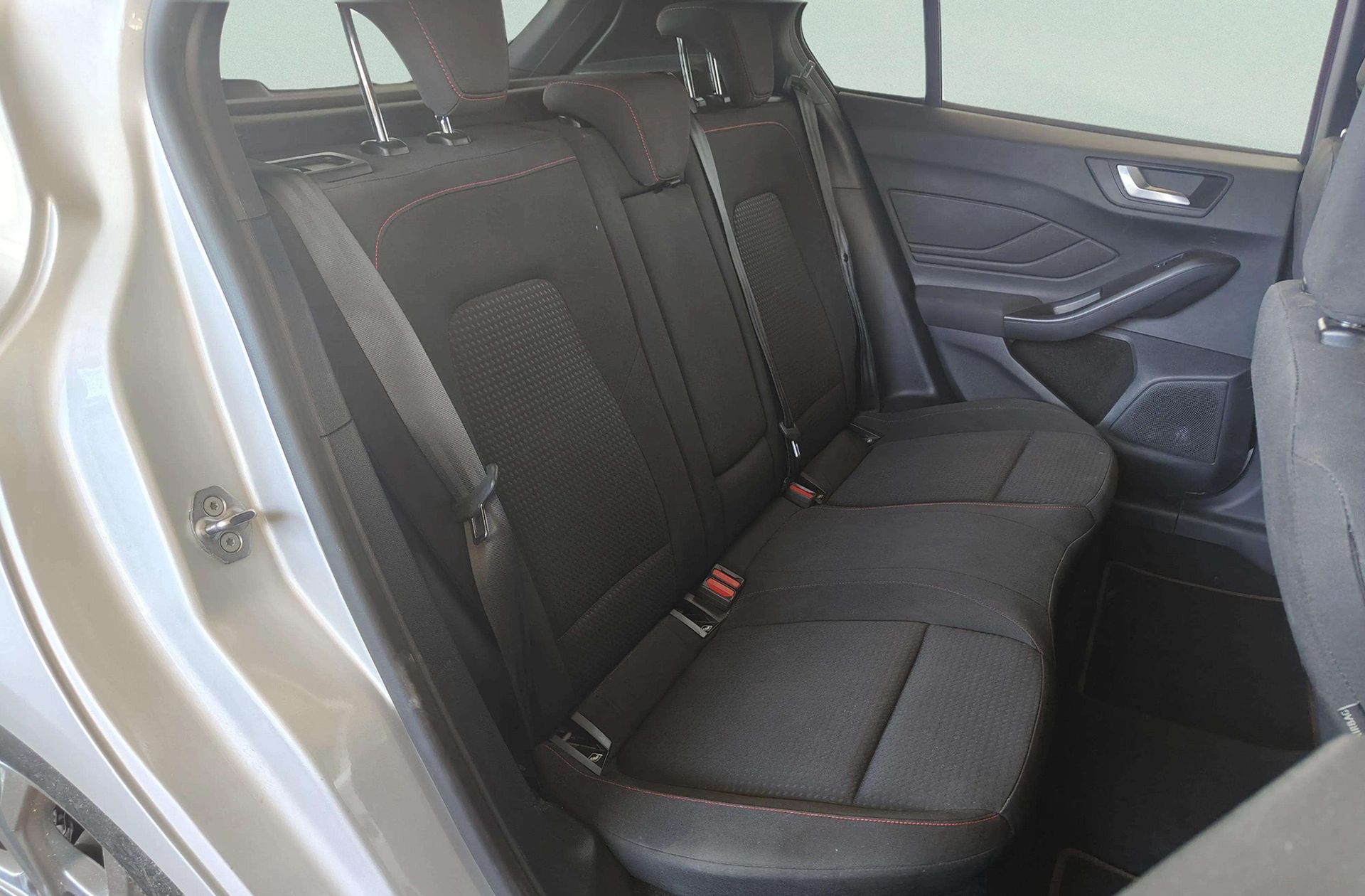 Ford Focus 1.0 EcoBoost MHEV ST-Line - foto 20