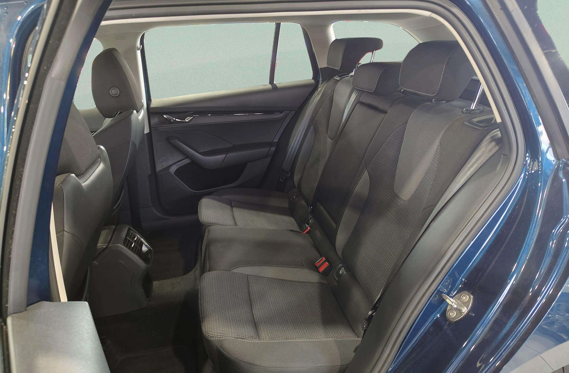 Škoda Octavia Combi Combi 2.0 TDI Ambition DSG 110 - foto 12