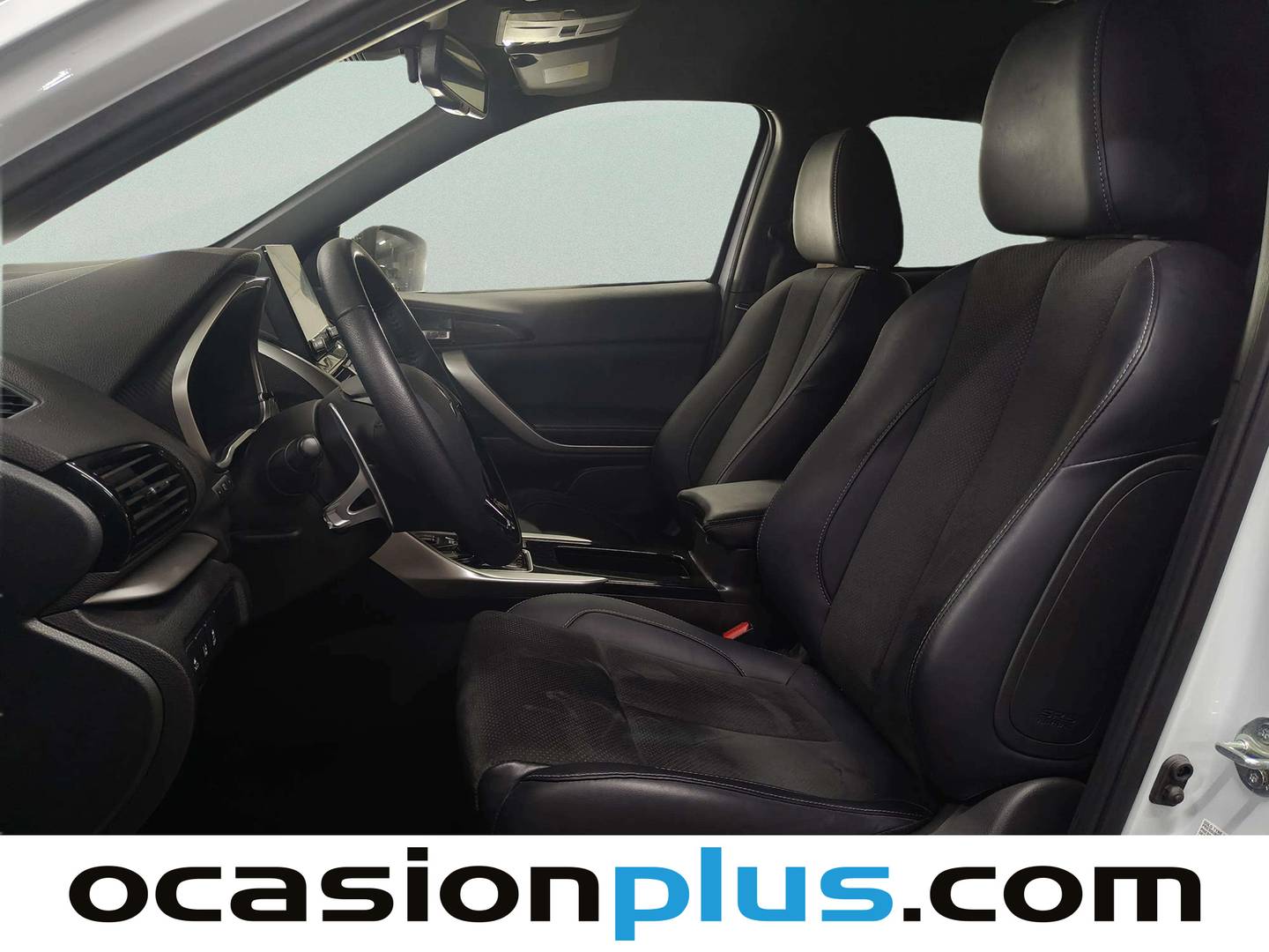 Foto asientos delanteros Mitsubishi Eclipse Cross Mitsubishi Eclipse Cross 2.4 PHEV Kaiteki 4WD Auto (188 CV)