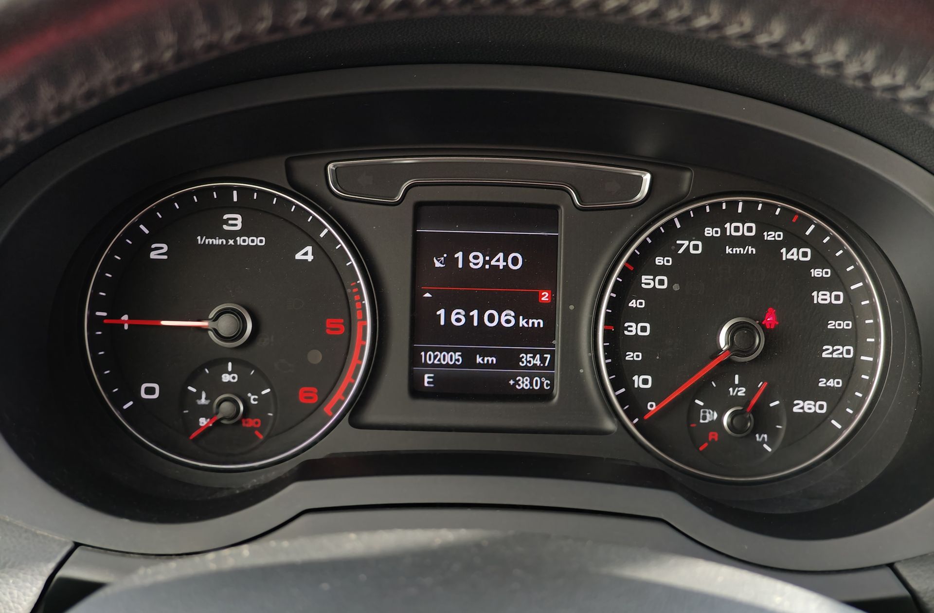 Audi Q3 design edition 2.0 TDI - foto 28