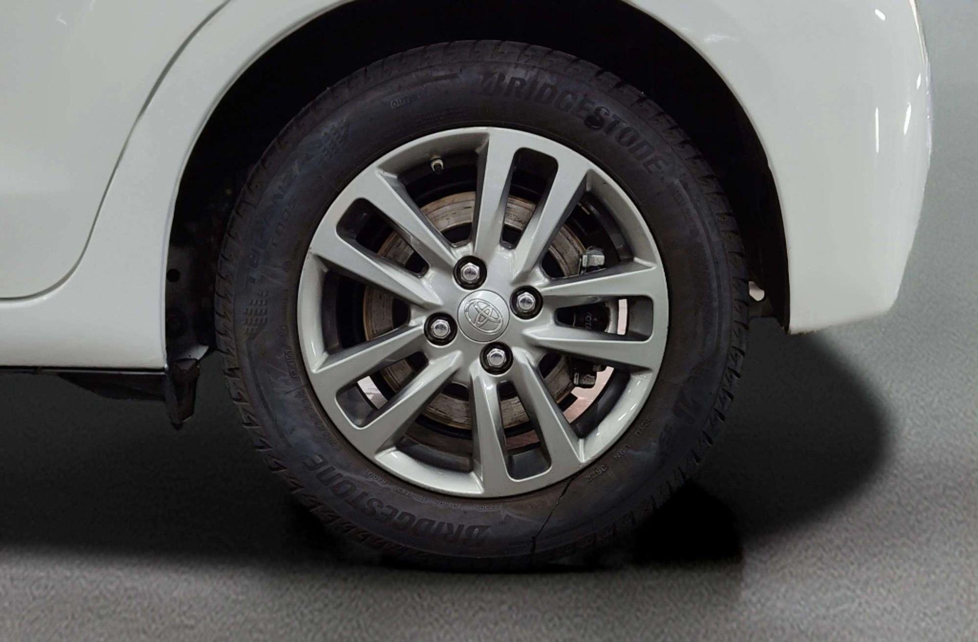 Toyota Yaris 100 Active - foto 33