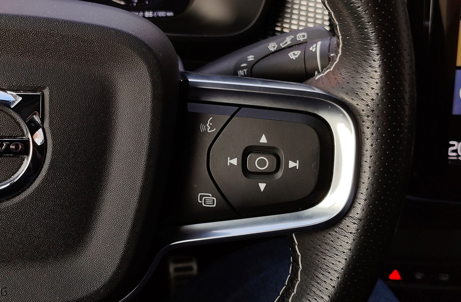 Volvo XC40 T3 R-Design - foto 33