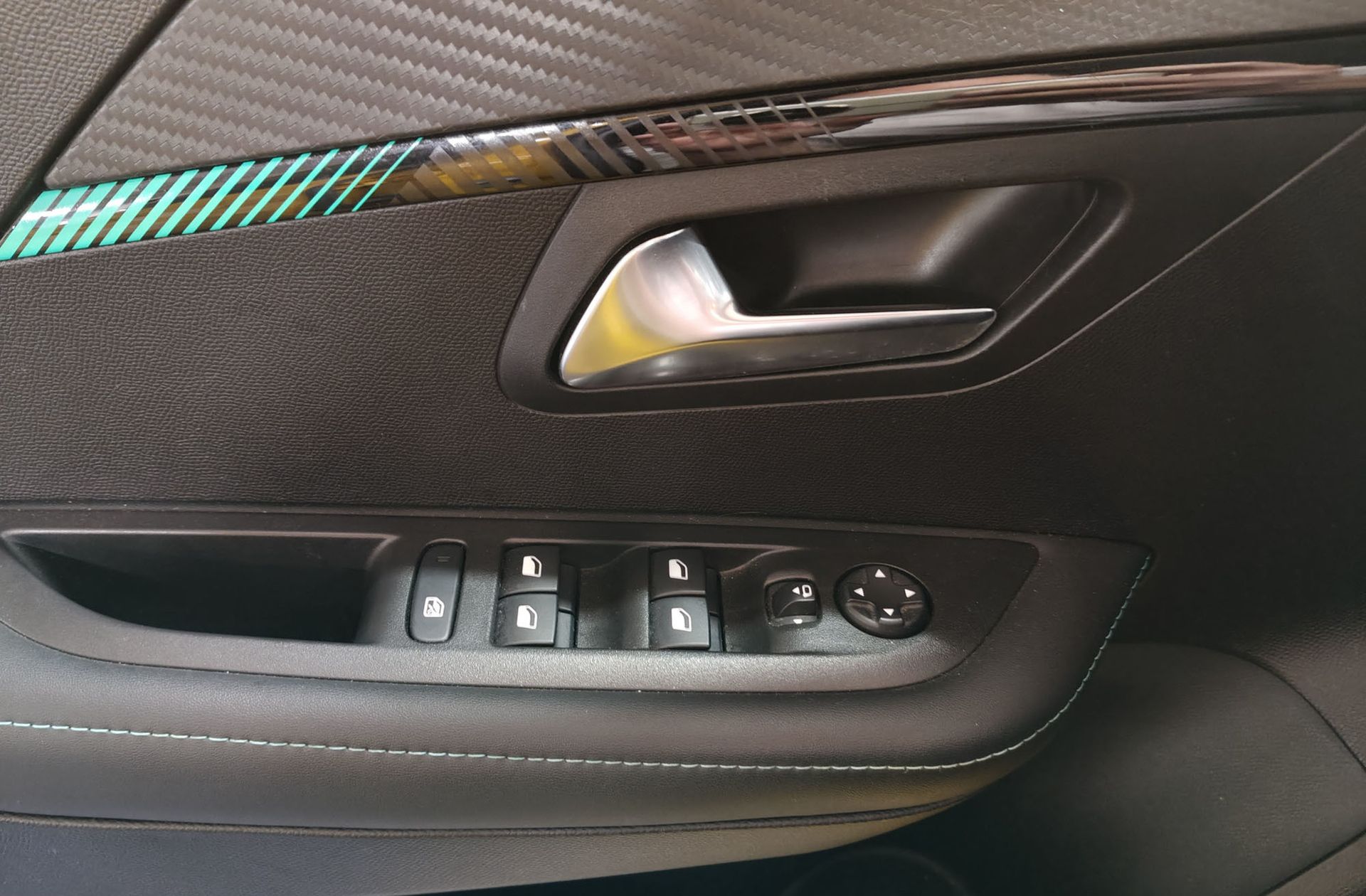 Peugeot 208 PureTech 130 Allure Pack EAT8 - foto 33