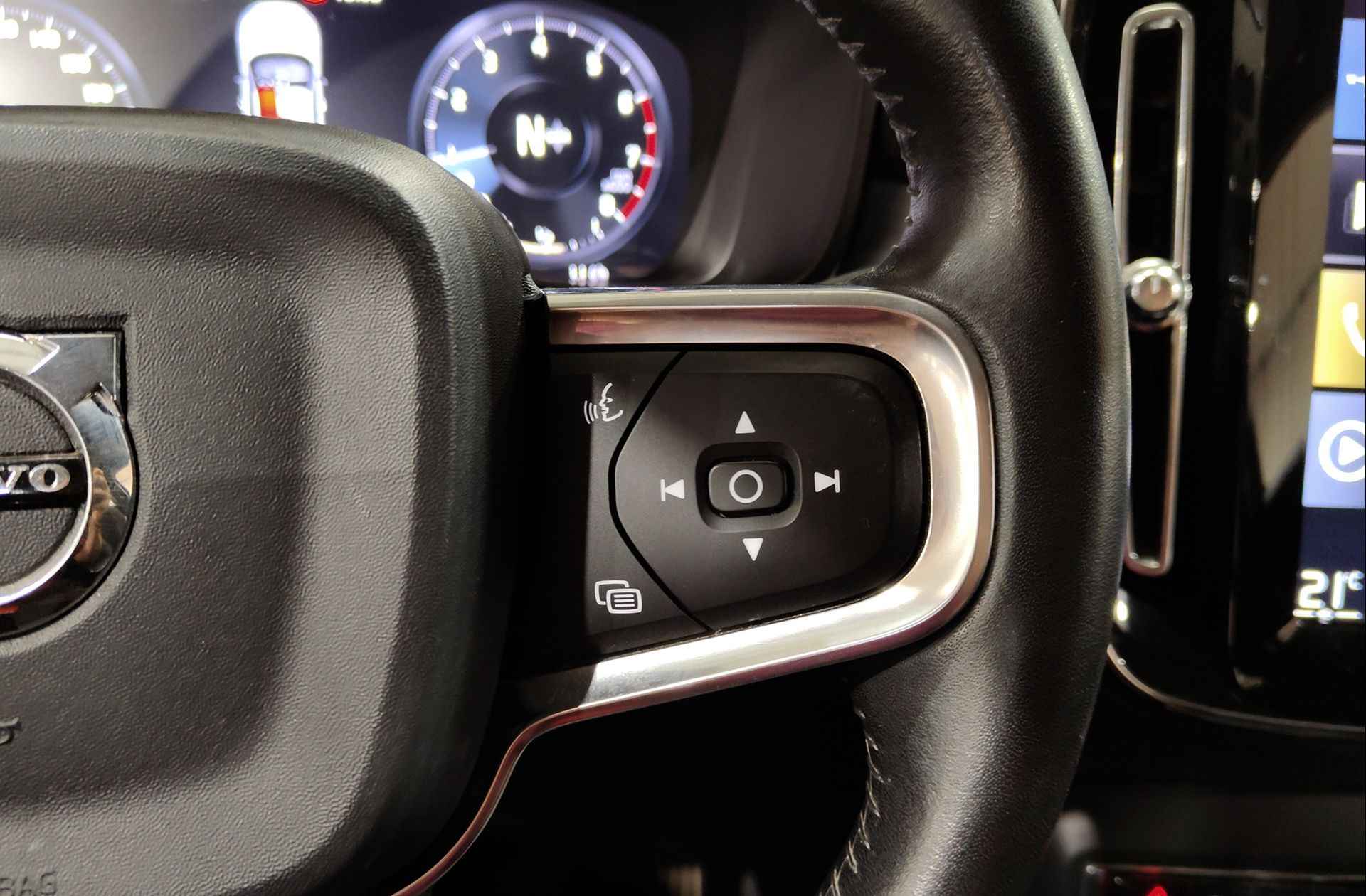 Volvo XC40 T3 Business Plus - foto 29