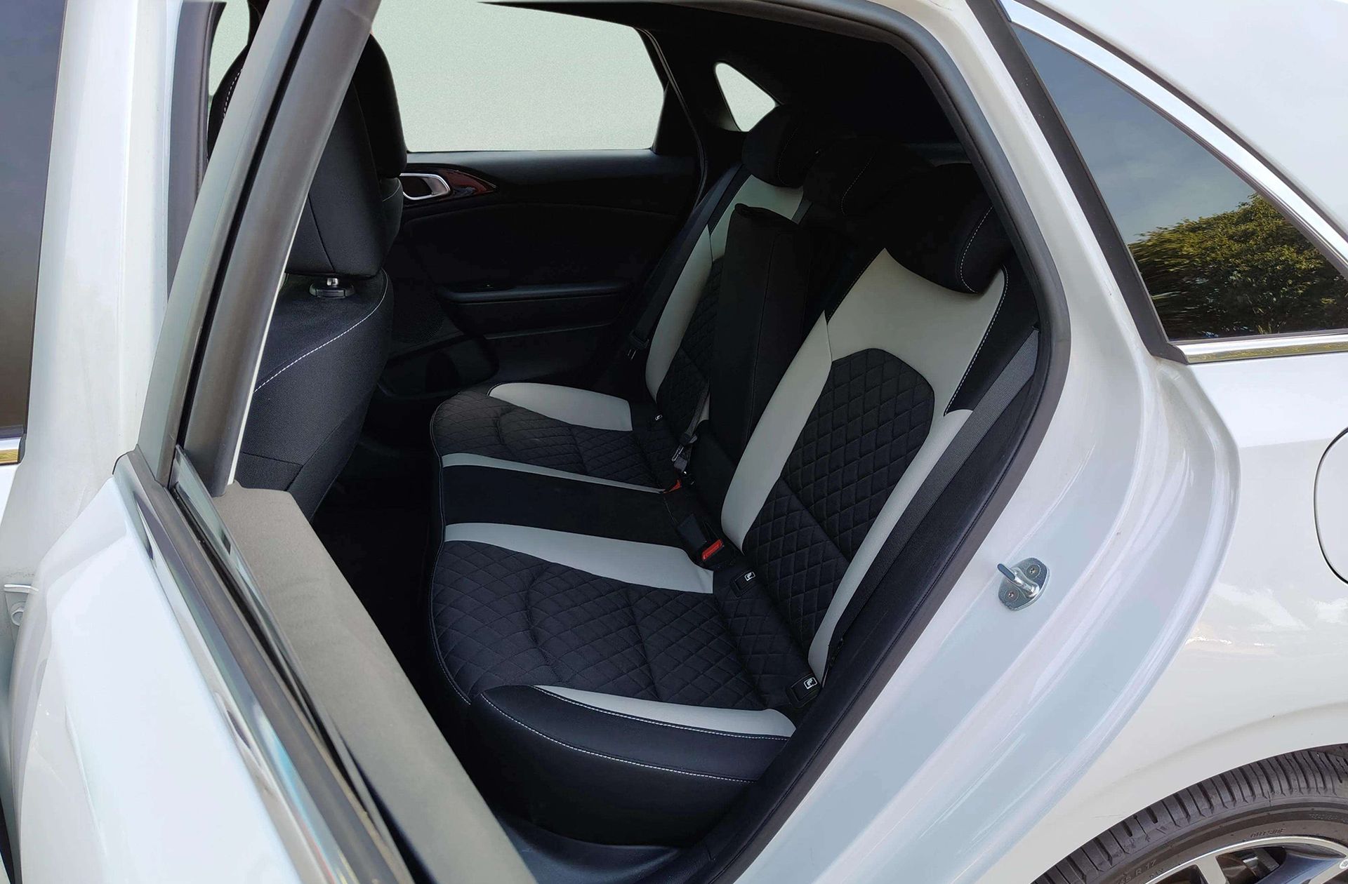 Kia Ceed 1.6 MHEV GT Line DCT - foto 15