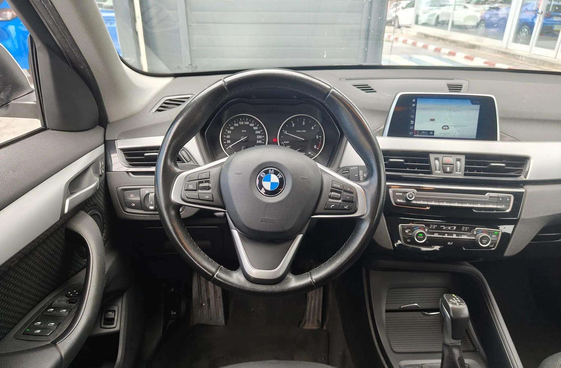 BMW X1 sDrive18d Business - foto 32
