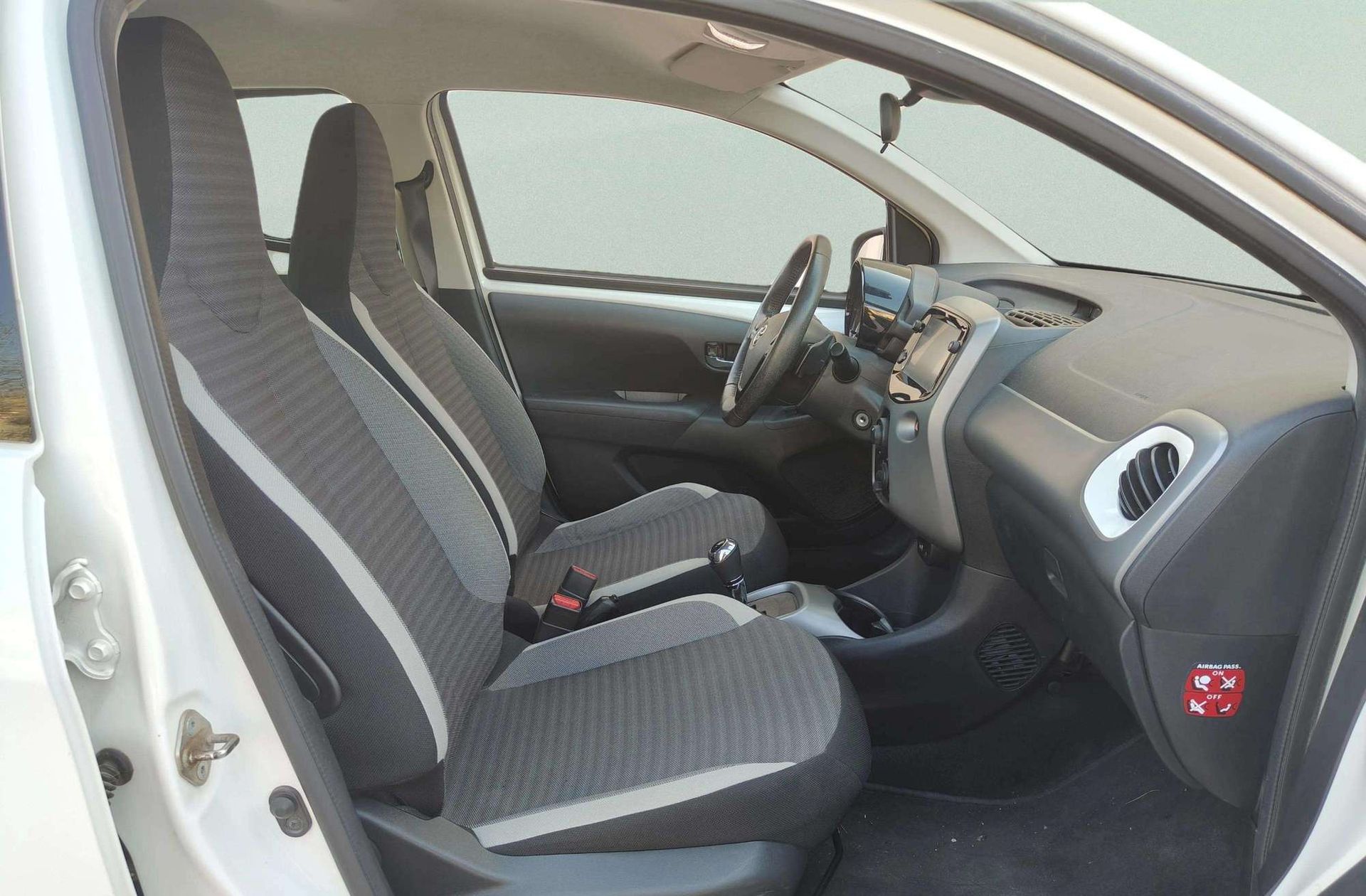 Toyota Aygo 1.0 70 x-play - foto 18