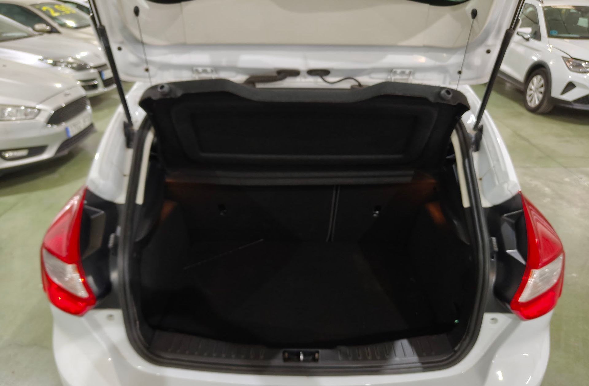 Ford Focus 1.6 TDCi Urban - foto 11