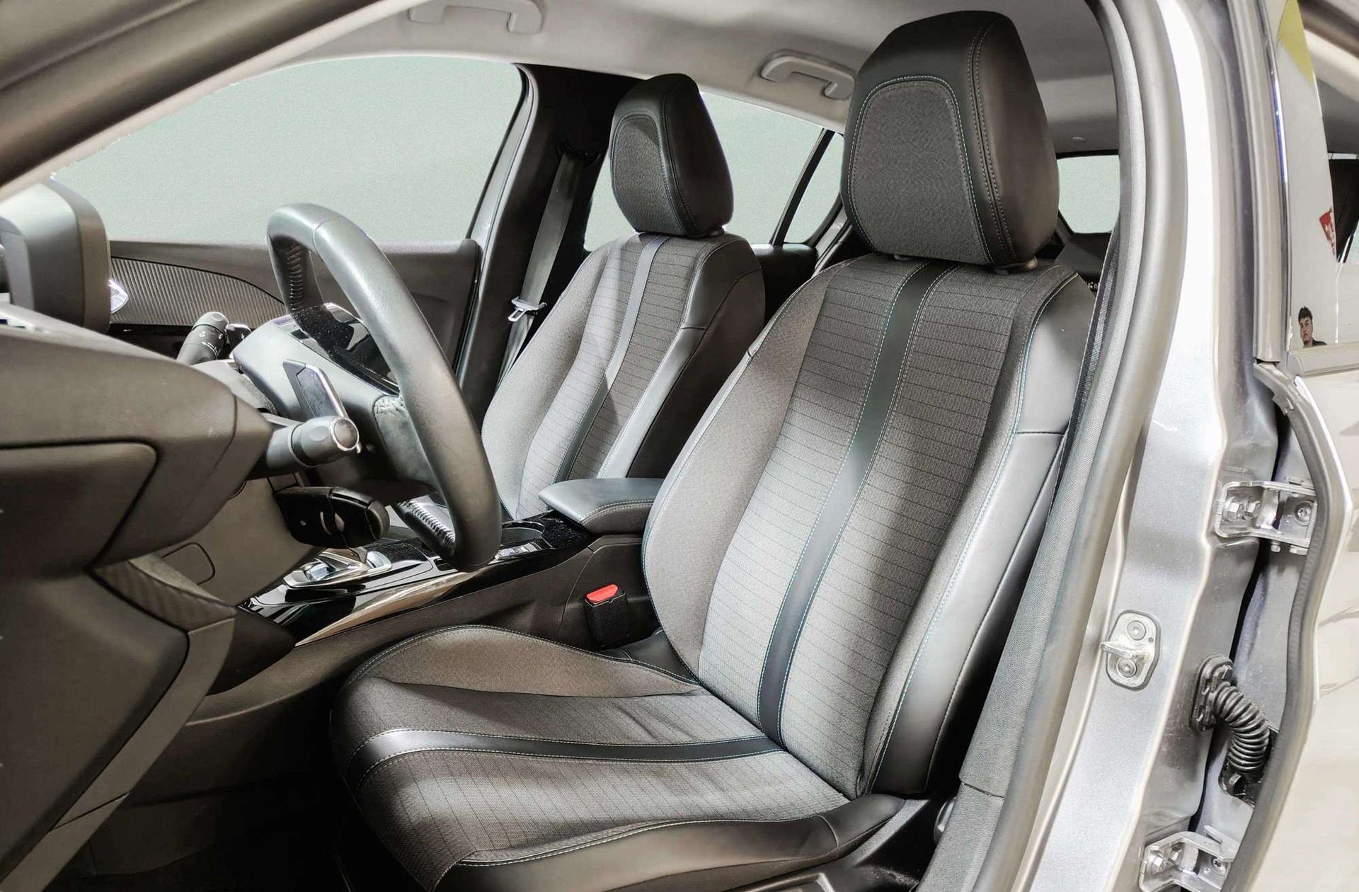 Peugeot 208 PureTech 100 Allure Pack EAT8 - foto 13