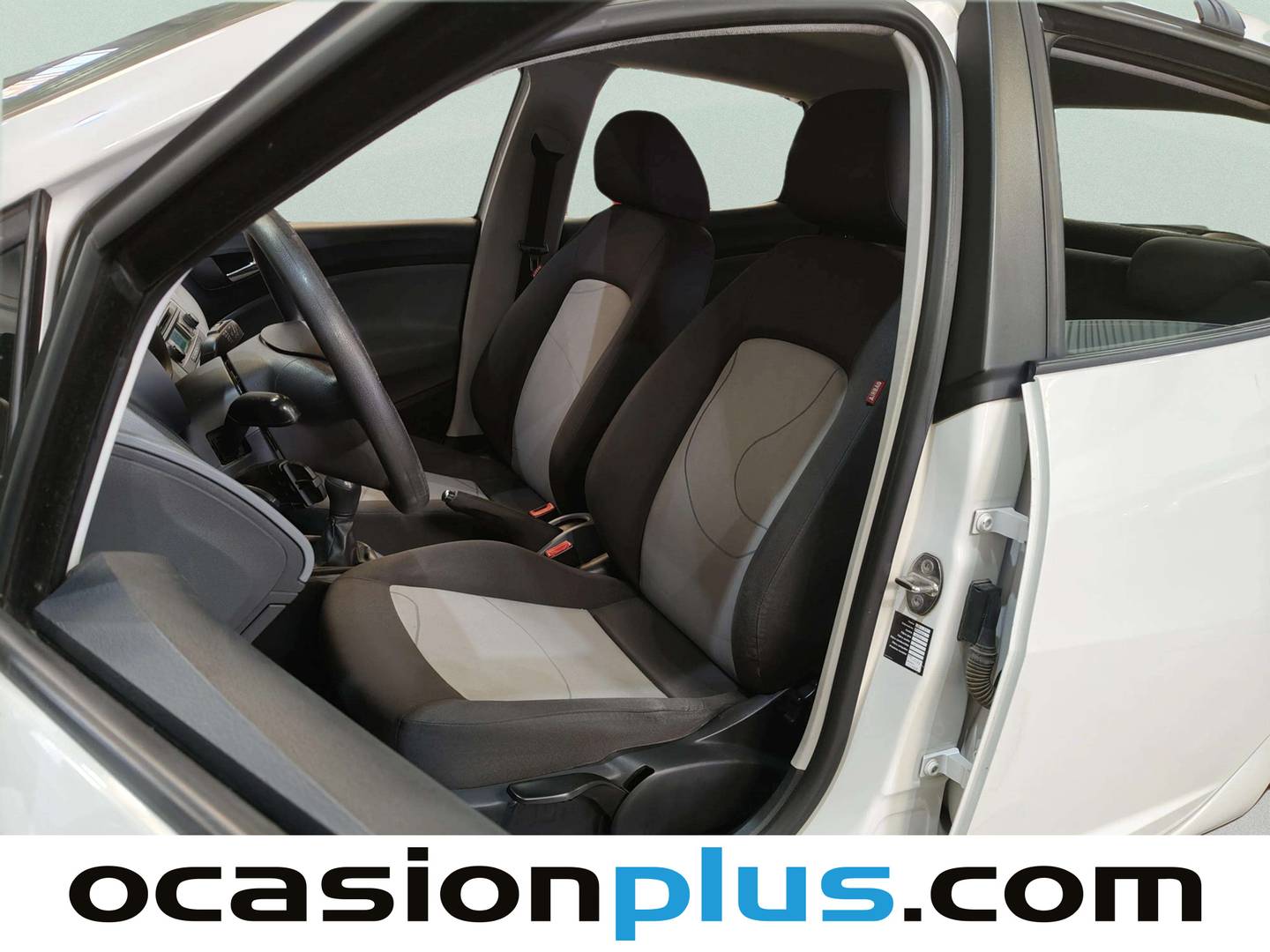 Foto asientos delanteros Seat Ibiza Seat Ibiza 1.6 TDI CR Reference (90 CV)