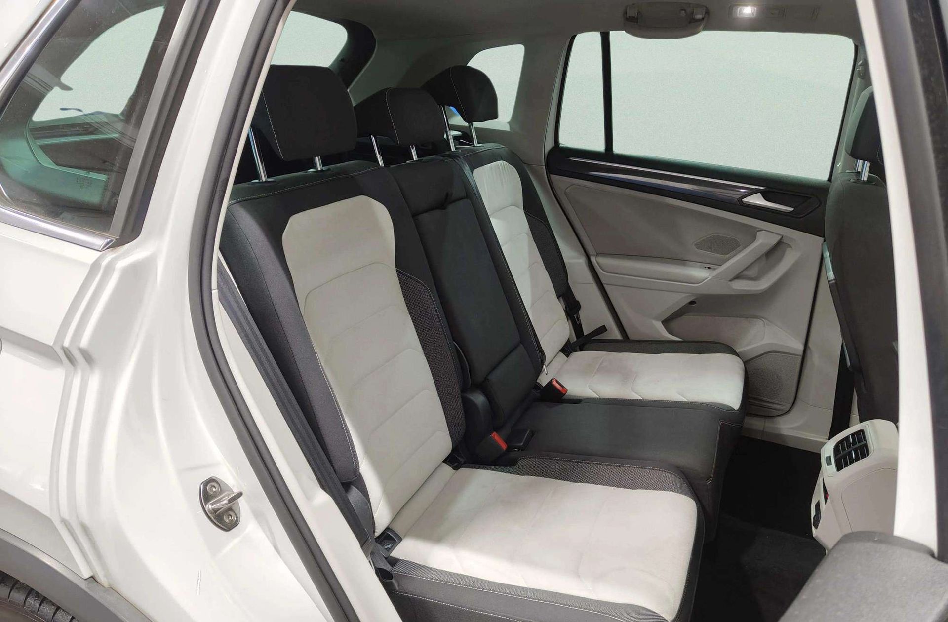 Volkswagen Tiguan Sport 2.0 TDI Pack R-Line - foto 20