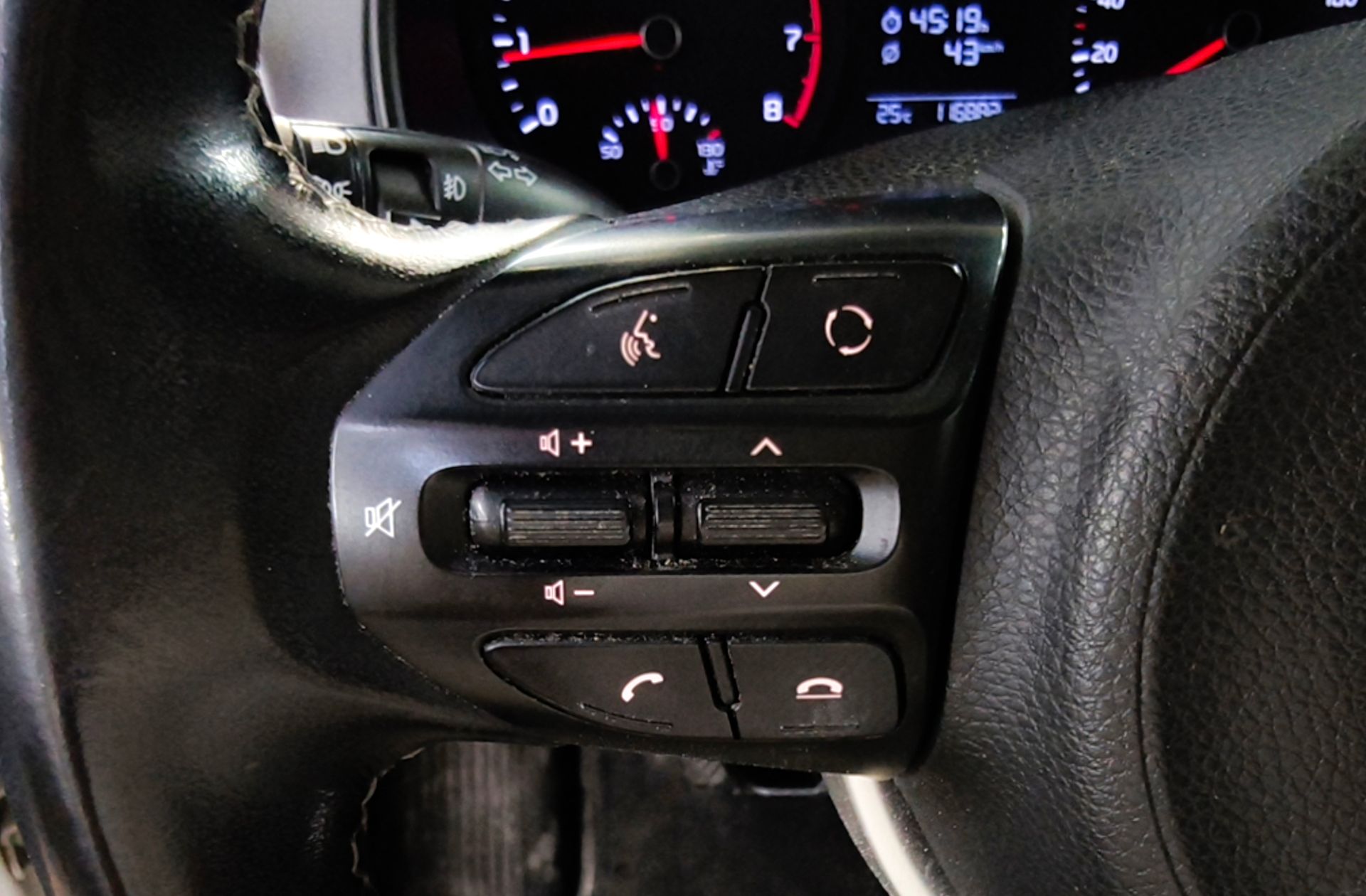 Kia Stonic 1.0 T-GDi Drive - foto 27