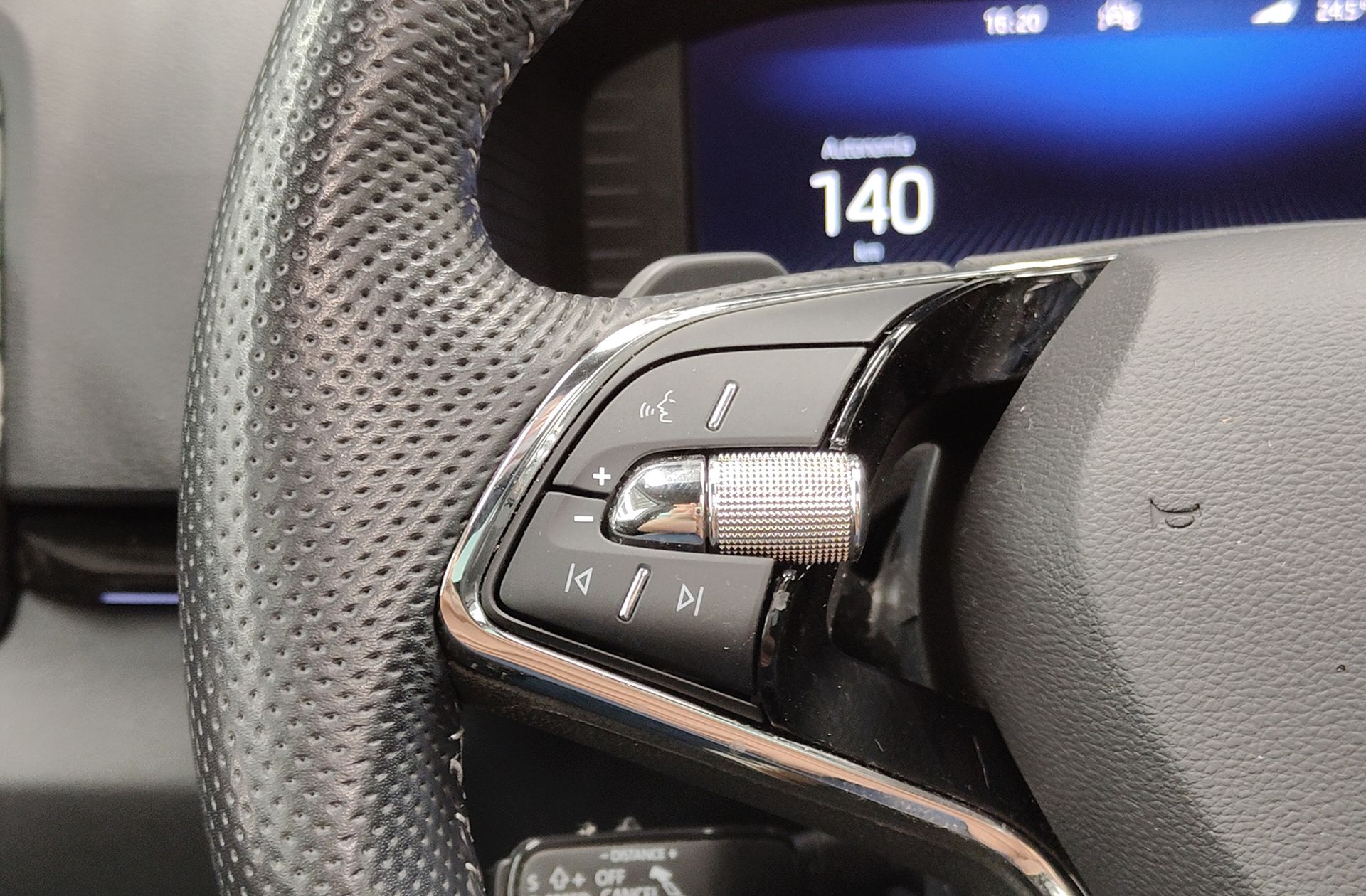 Škoda Karoq 1.5 TSI ACT Sportline DSG - foto 34