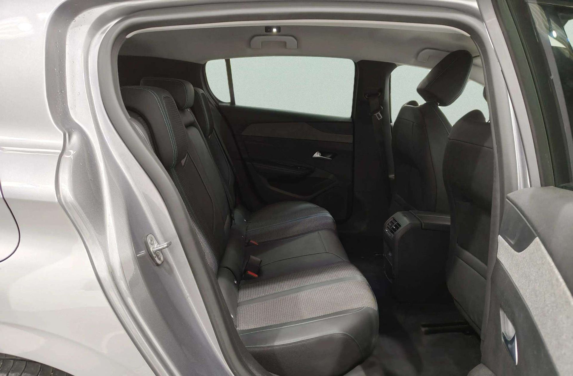 Peugeot 308 Allure Pack BlueHDi 130 EAT8 - foto 23