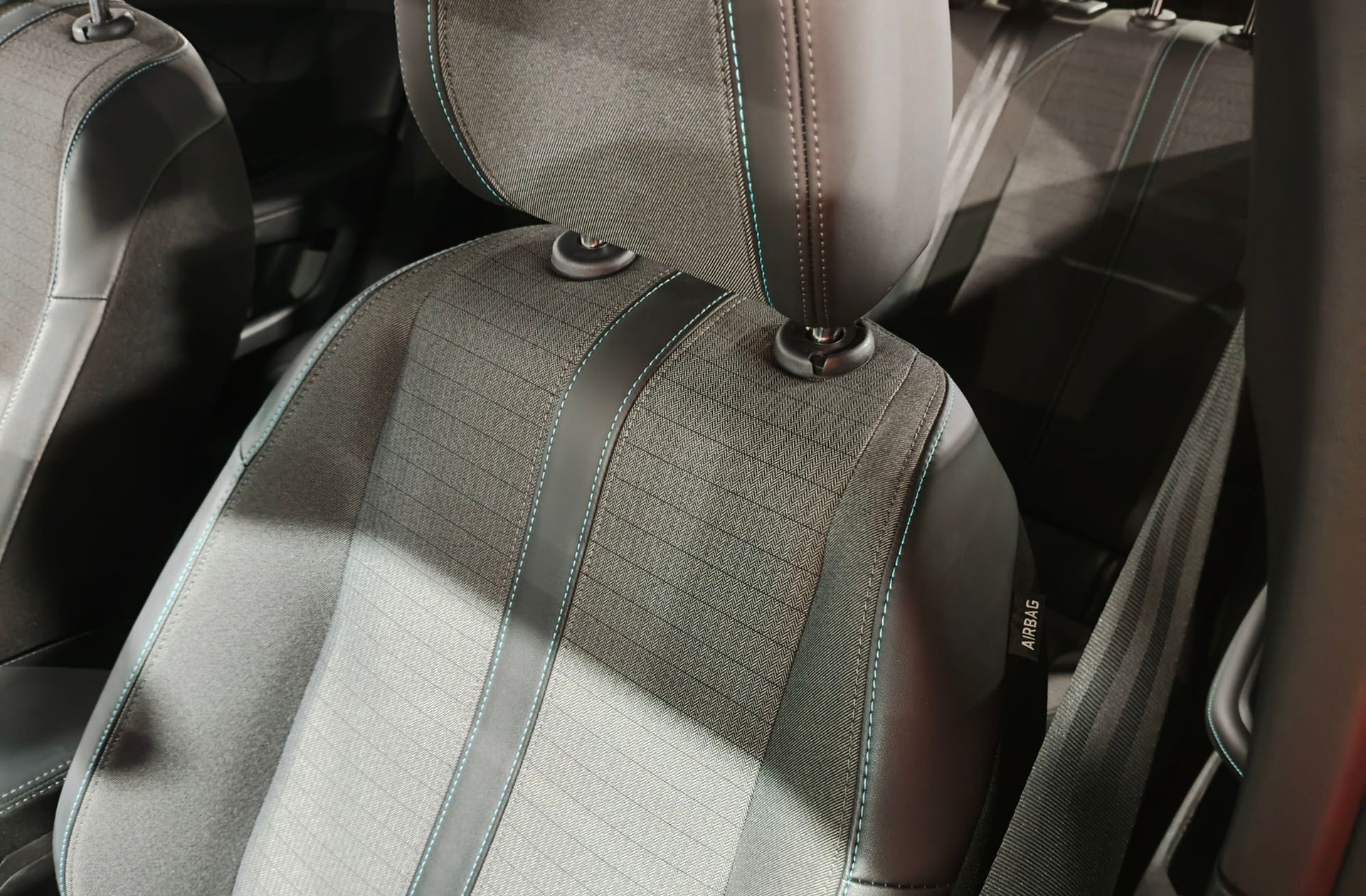 Peugeot 2008 PureTech 100 Allure - foto 11