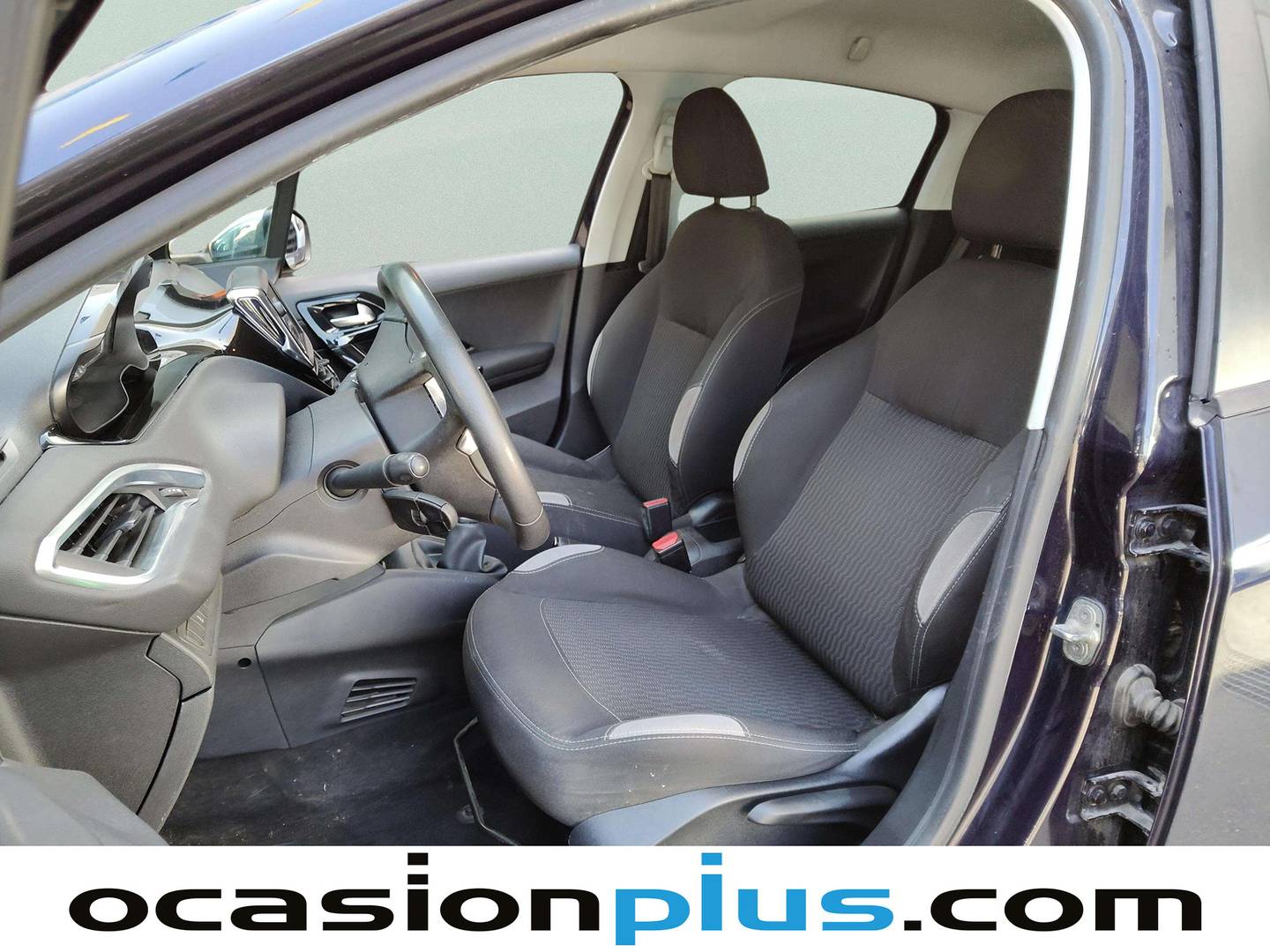 Foto asientos delanteros Peugeot 208 Peugeot 208 HDi 68 Style (68 CV)