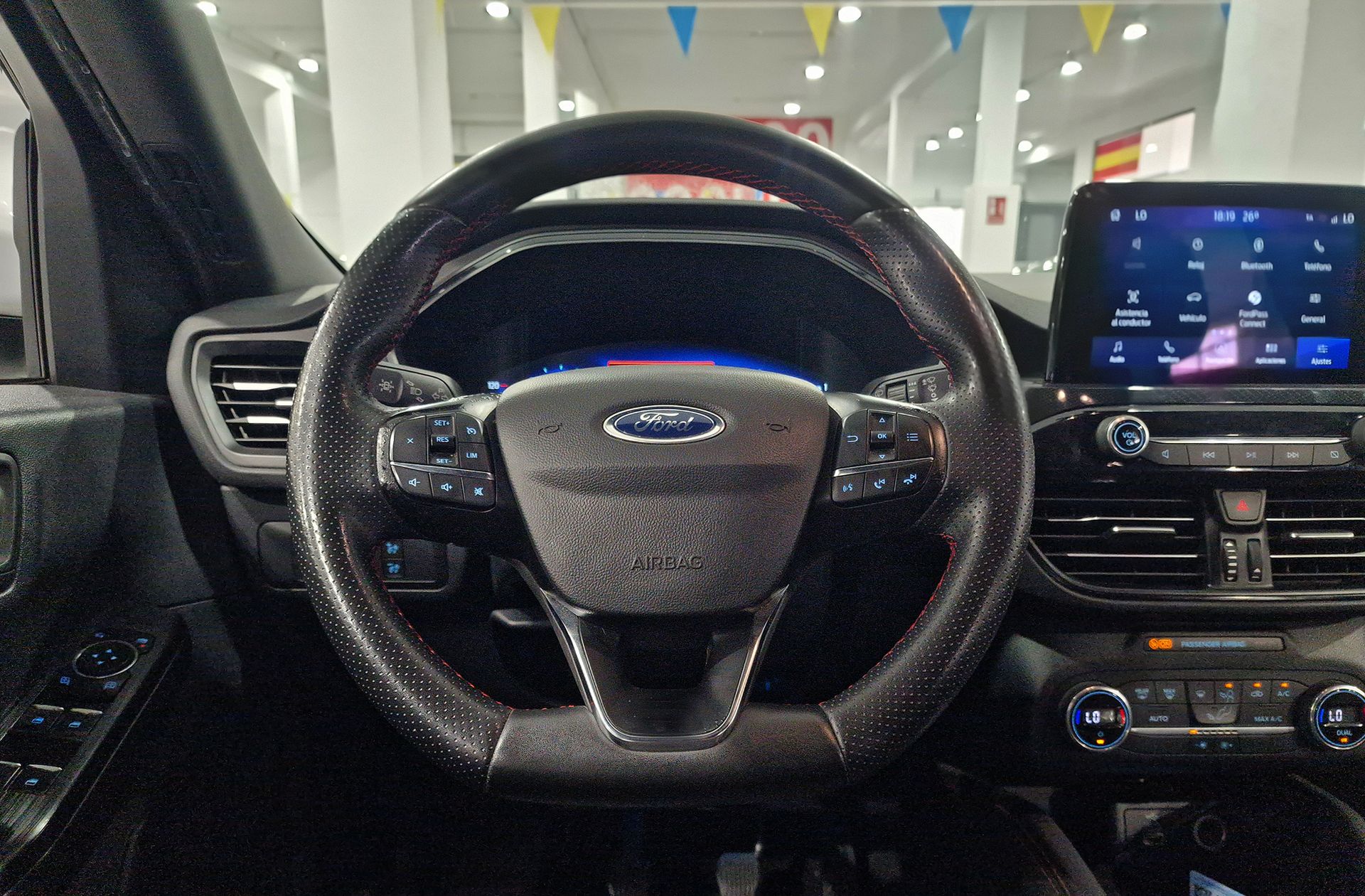 Ford Kuga 1.5 EcoBlue ST-Line - foto 27