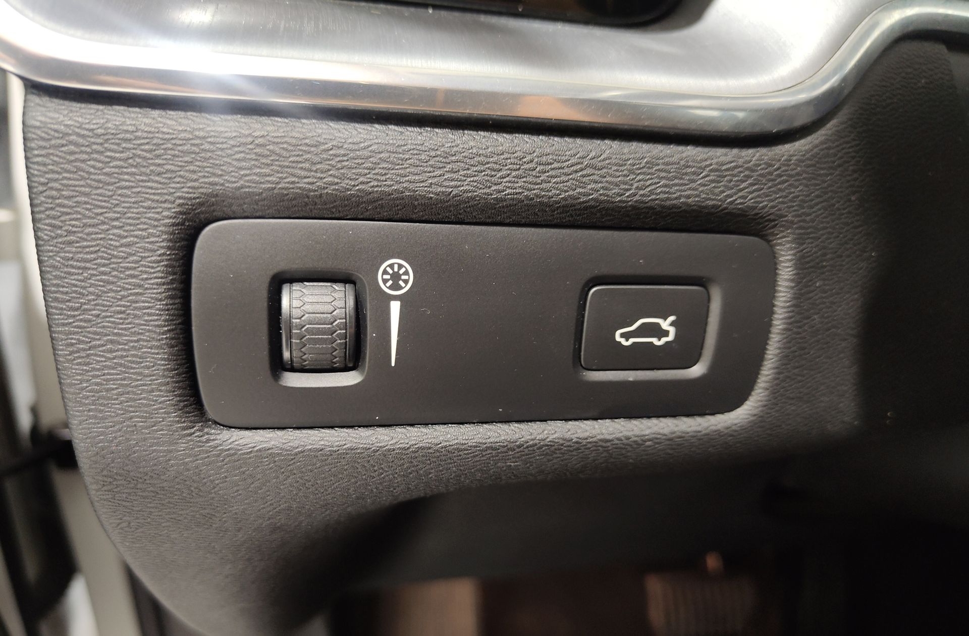 Volvo XC60 D4 Momentum - foto 30