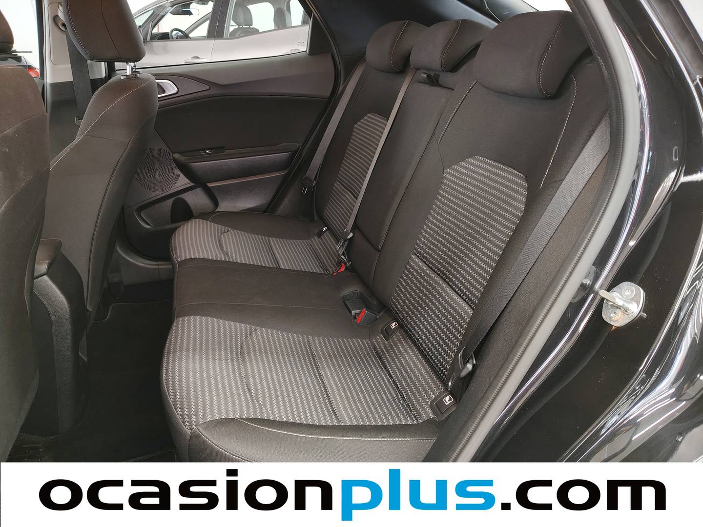Foto asientos traseros KIA XCeed KIA XCeed 1.0 T-GDi Business (100 CV)