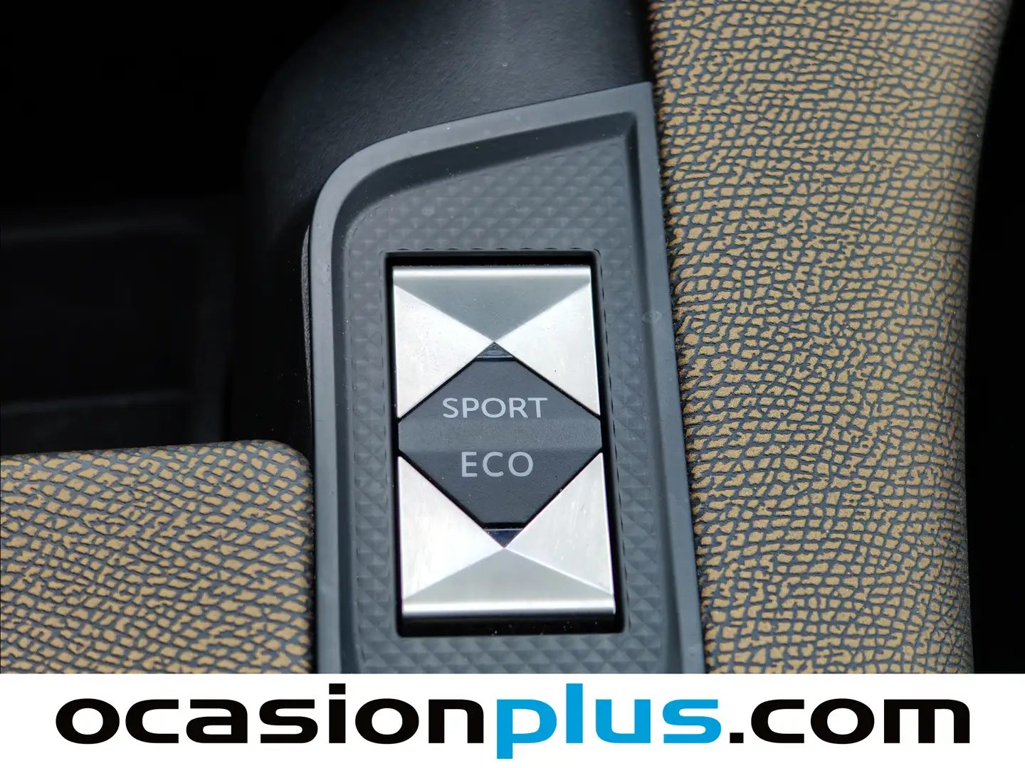 Foto DS DS 7 Crossback DS DS7 Crossback BlueHDi 130 DE Bastille + AT (130 CV)