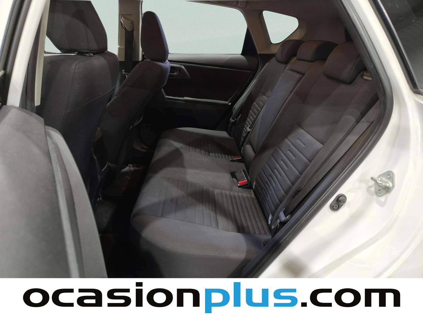 Fotos maletero Toyota Auris Toyota Auris 1.4 90 D Active (90 CV)
