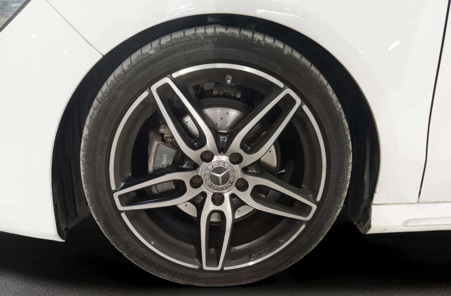 Mercedes-Benz CLA Shooting Brake 200 Pack AMG - foto 41