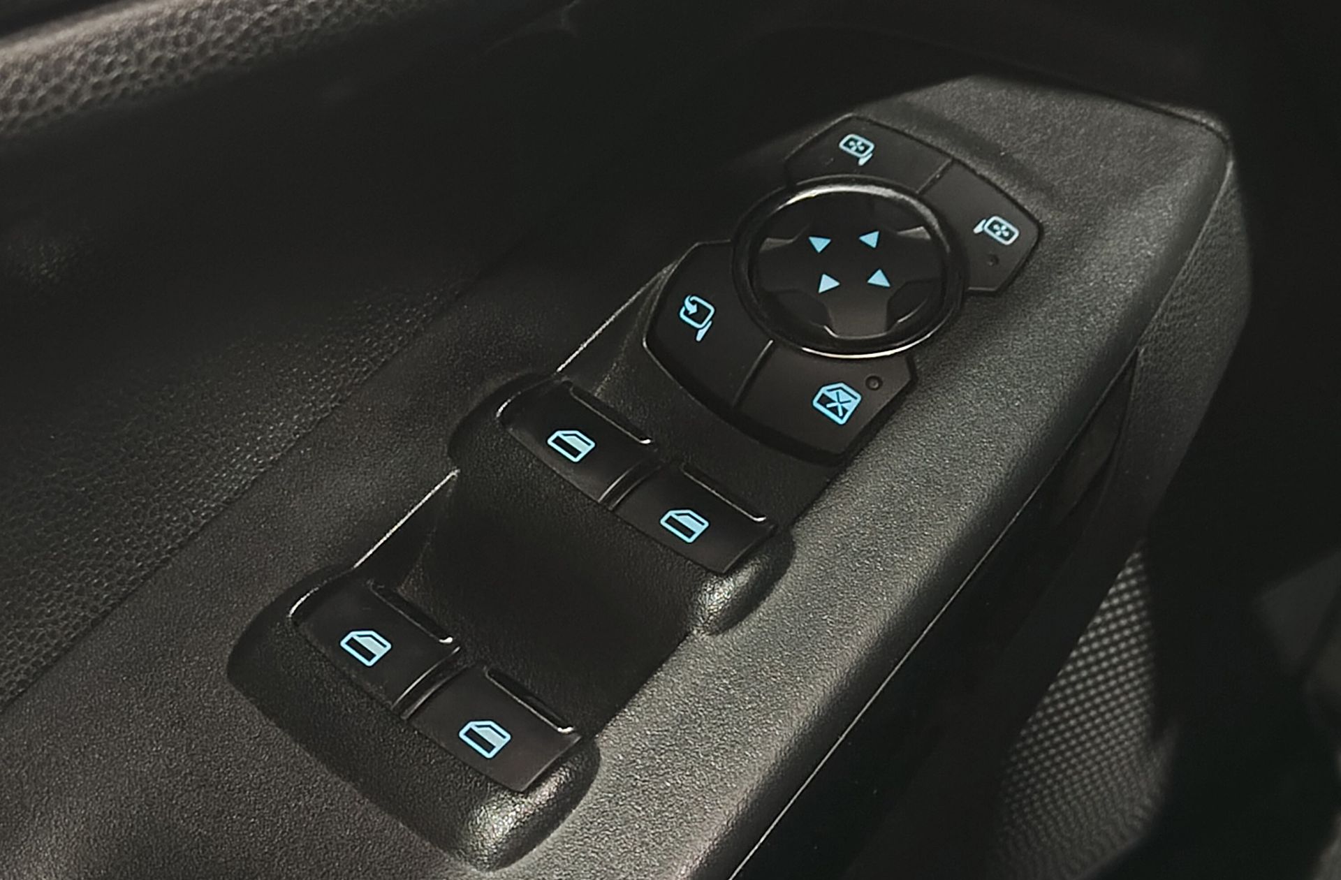 Ford EcoSport 1.0T EcoBoost Titanium - foto 30