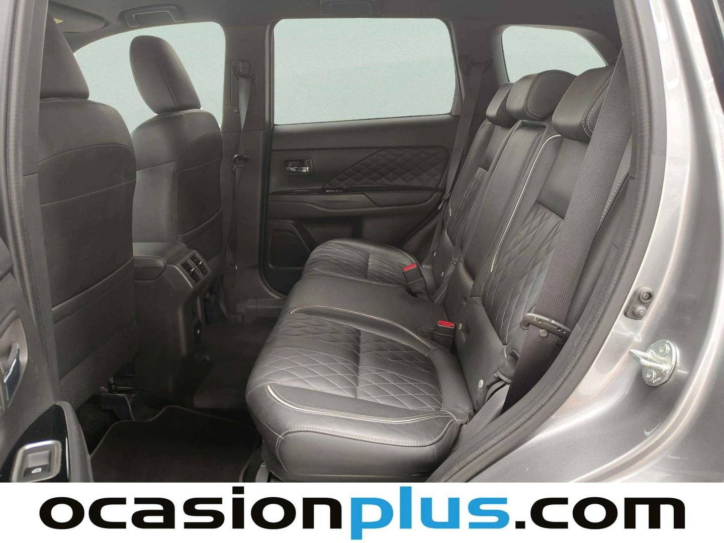 Foto asientos traseros Mitsubishi Outlander Mitsubishi Outlander 2.4 PHEV Kaiteki 4WD Auto (224 CV)