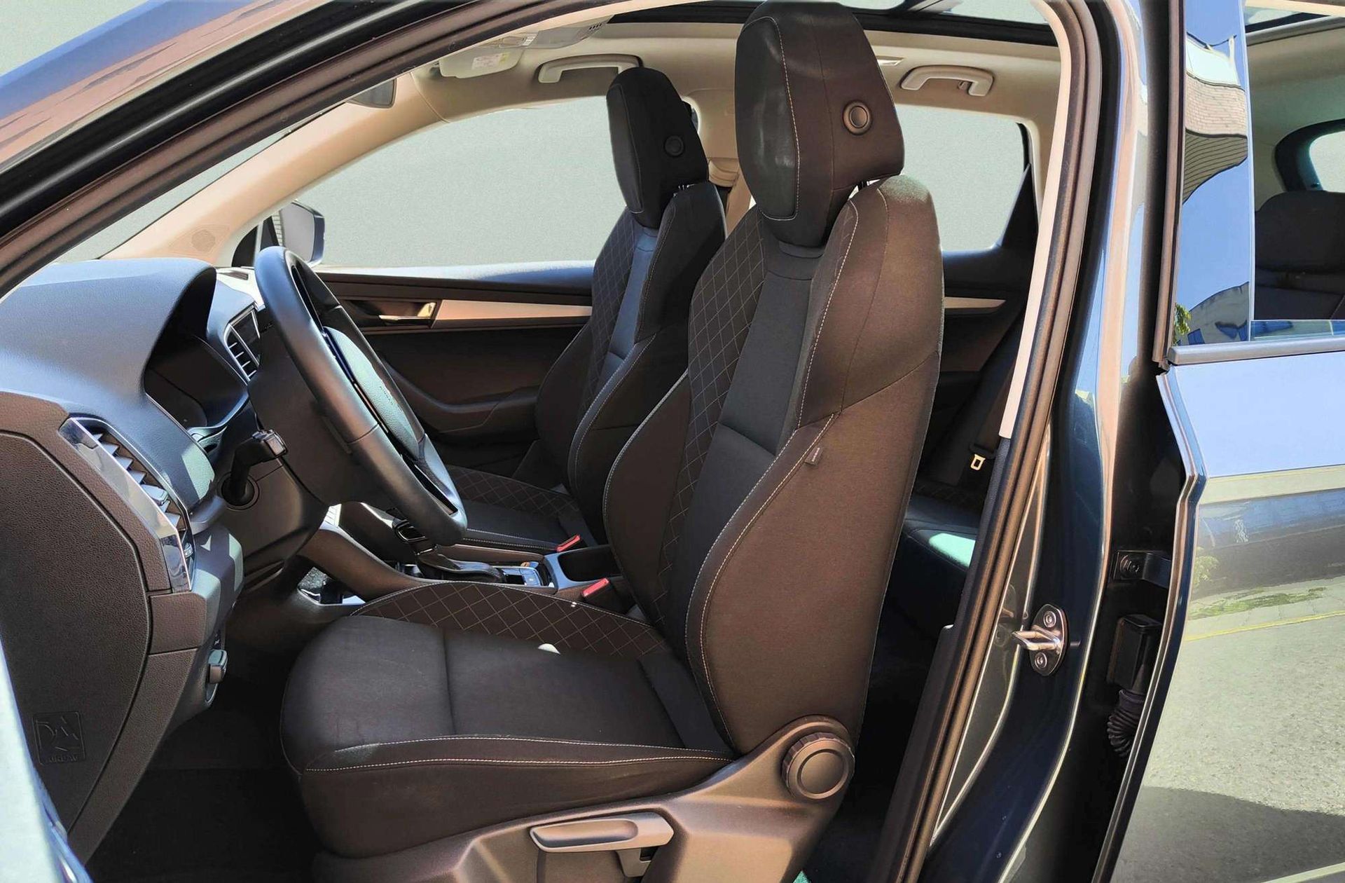 Škoda Karoq 1.5 TSI ACT Ambition DSG - foto 11