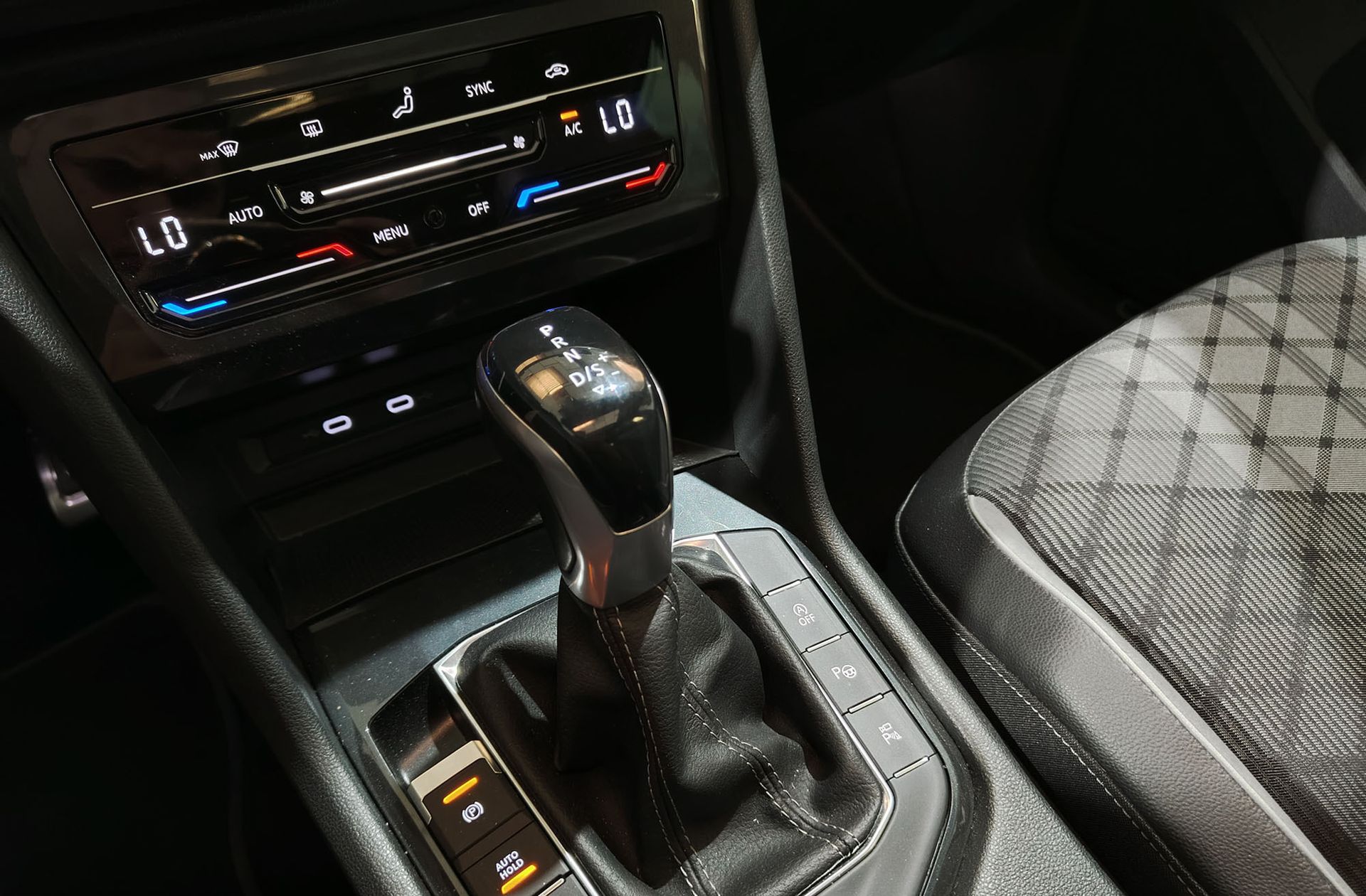 Volkswagen Tiguan R-Line 2.0 TDI DSG - foto 6