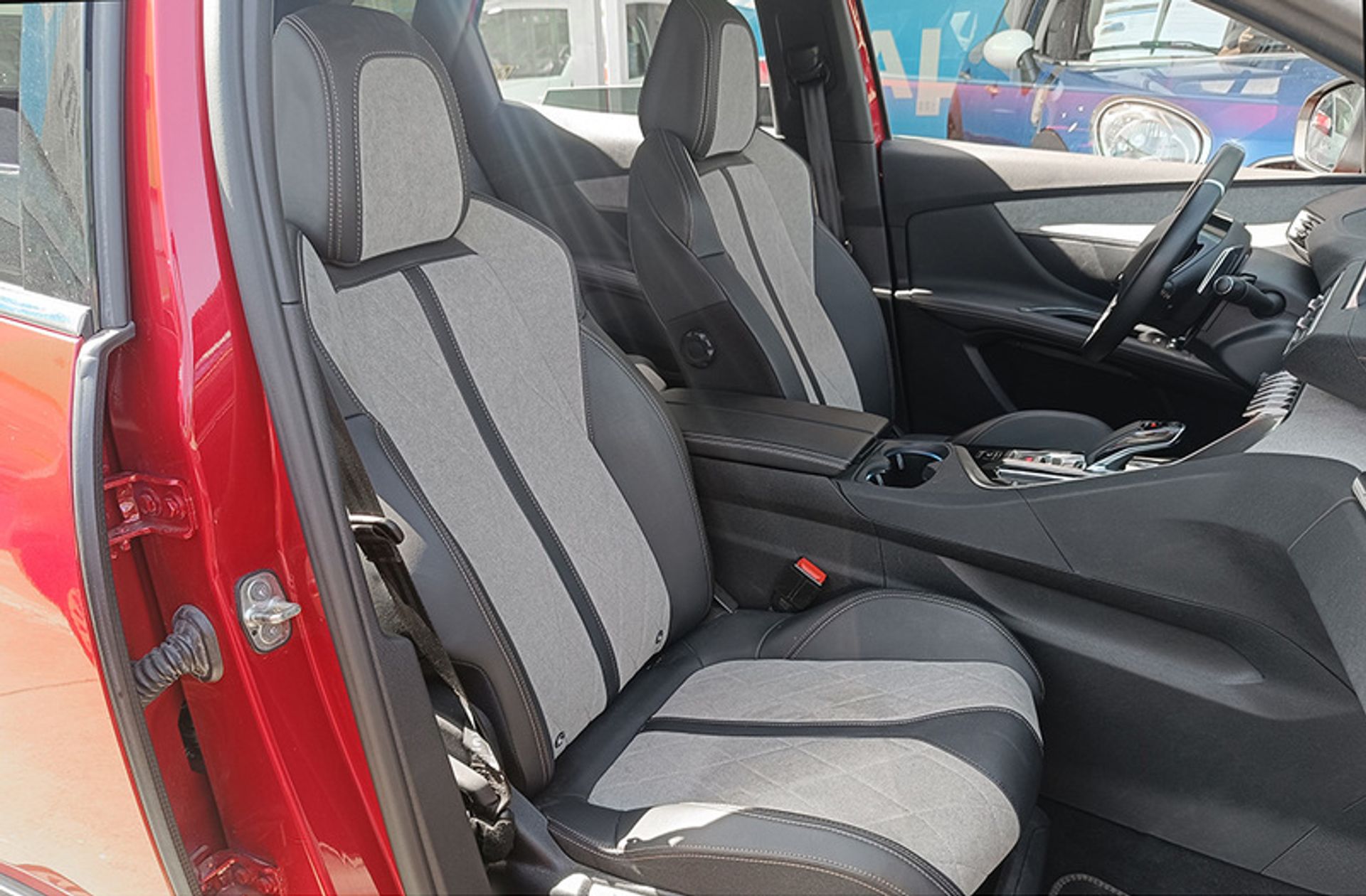 Peugeot 3008 300 GT e-EAT8 - foto 22