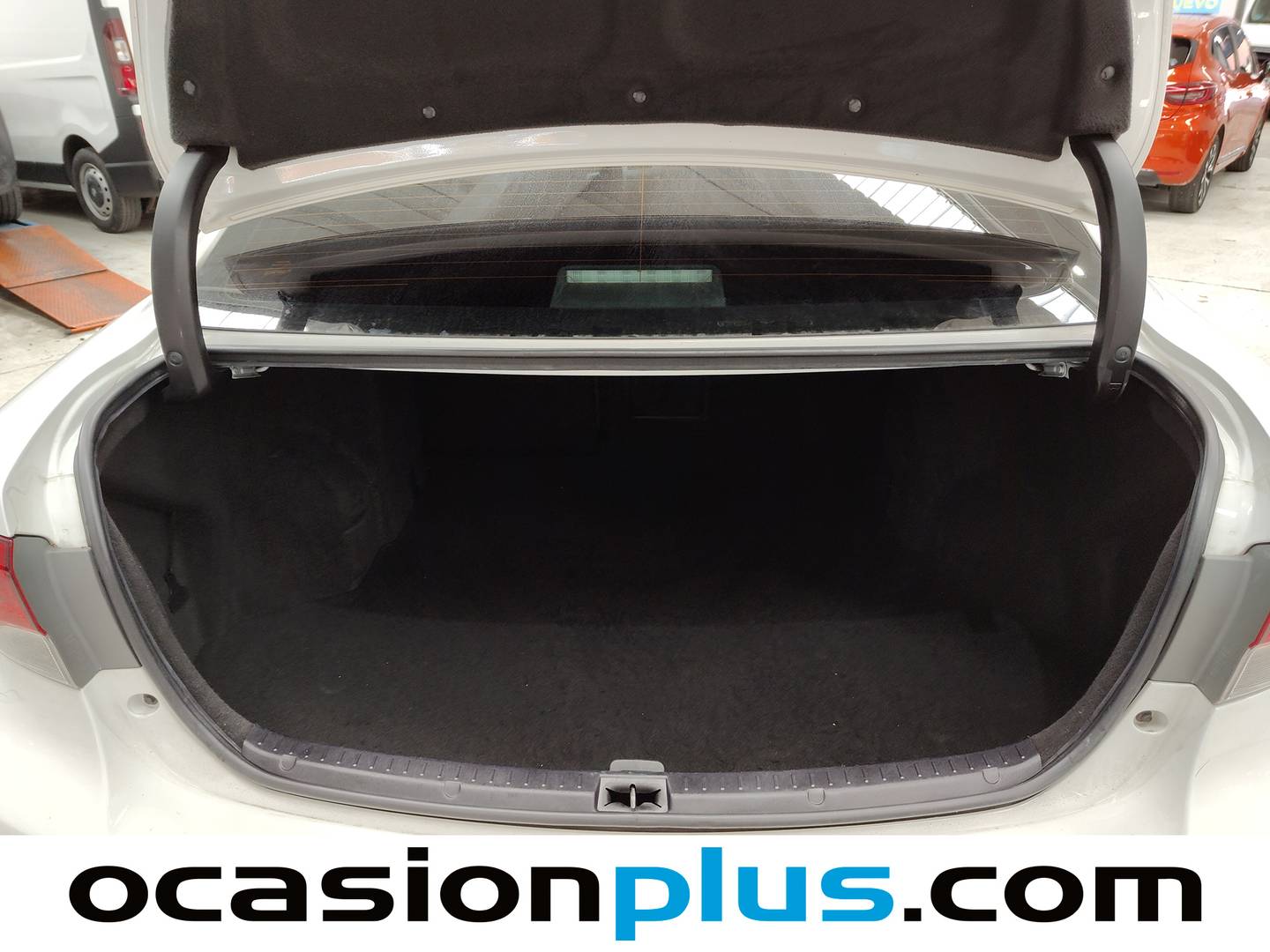 Fotos maletero Toyota Avensis Toyota Avensis 140 Advance (147 CV)