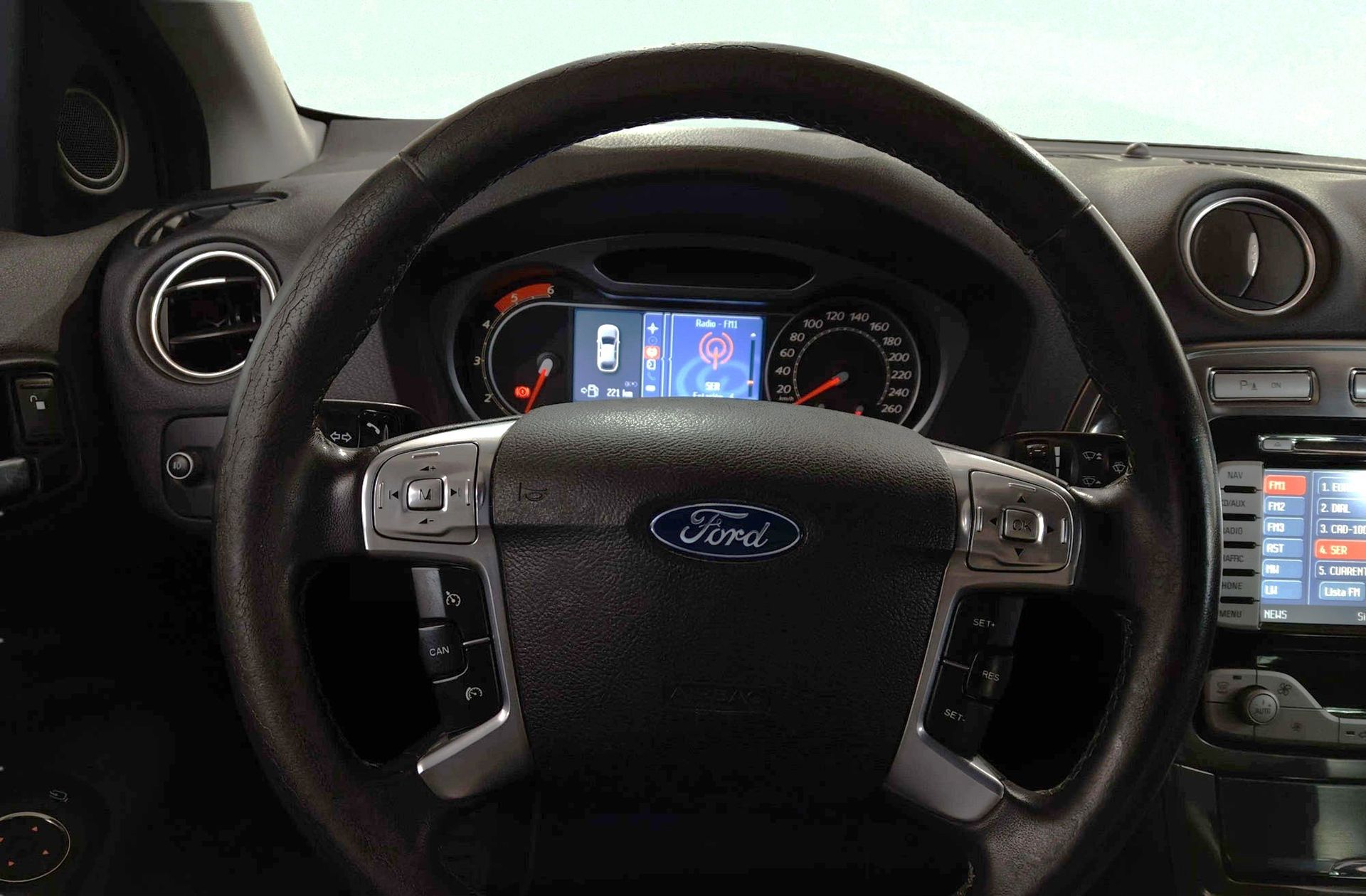 Ford Mondeo SportBreak 2.0 TDCi Titanium PowerShift - foto 17