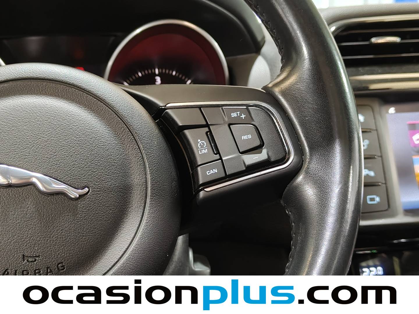 Foto Jaguar F-Pace Jaguar F-PACE 2.0L i4D Pure AWD (180 CV)