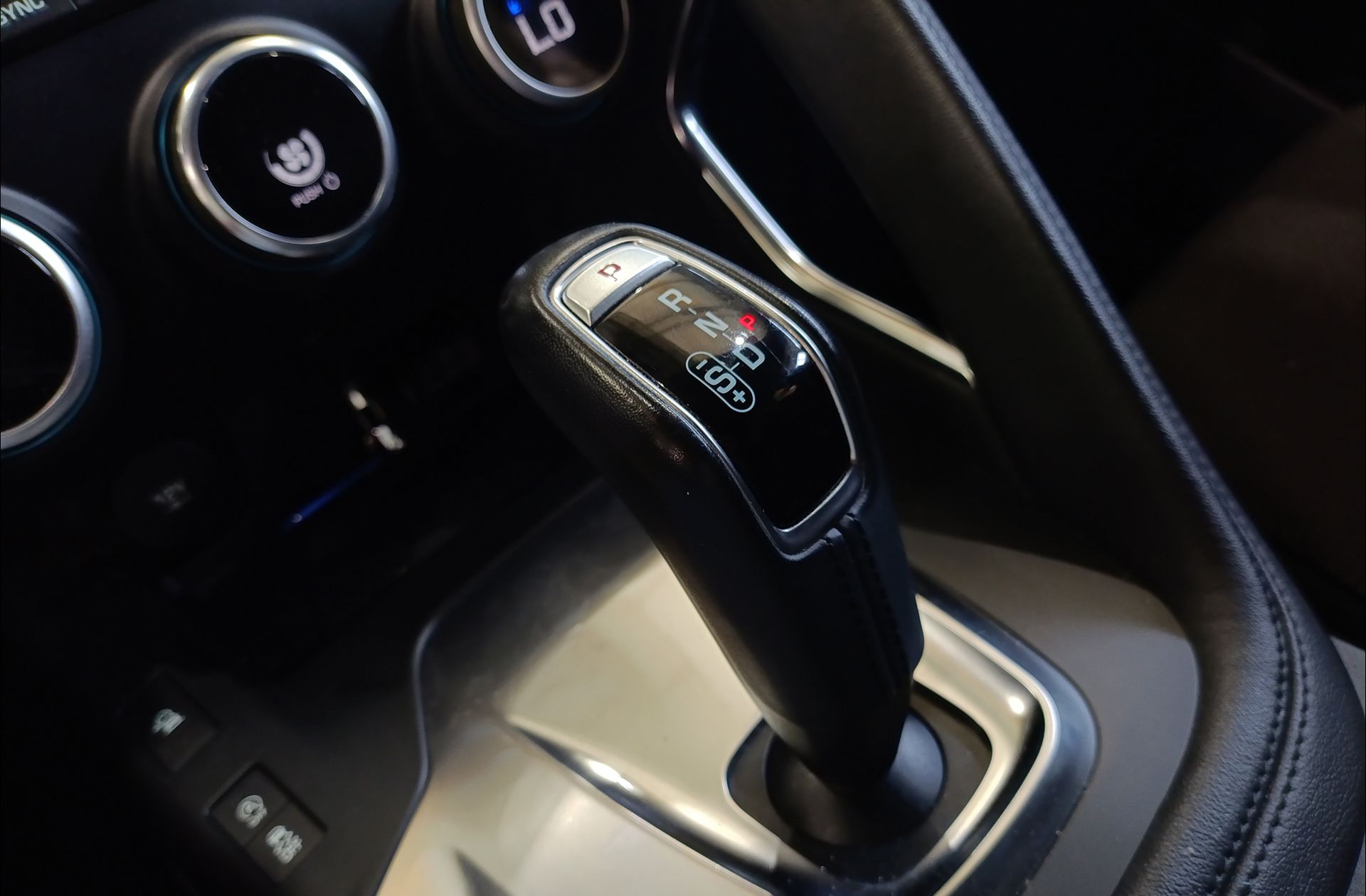 Jaguar E-Pace 2.0D R-Dynamic 4WD - foto 5