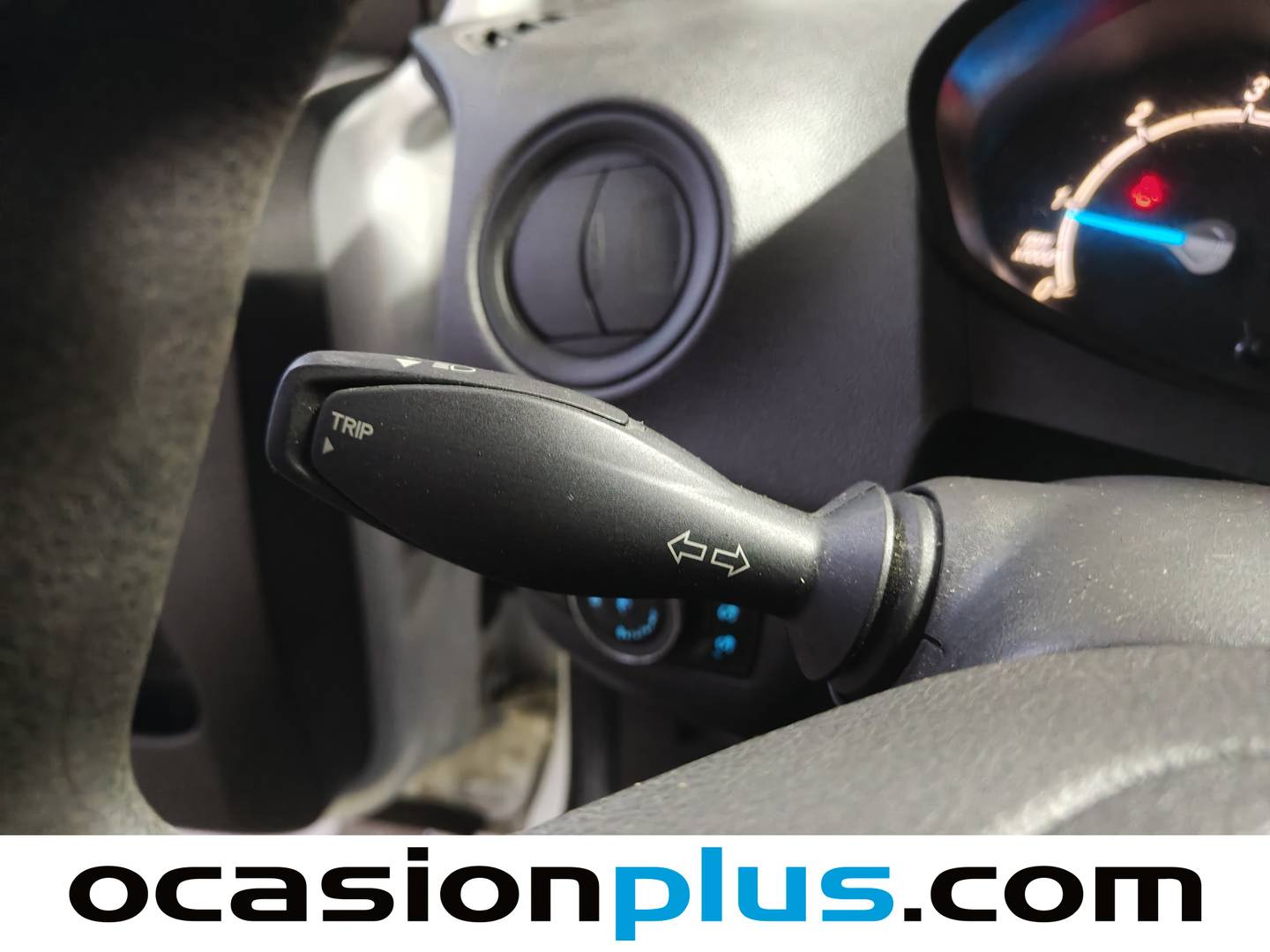 Extras y acabados del Ford Tourneo Courier Ford Tourneo Courier 1.5 TDCi Ambiente (75 CV)
