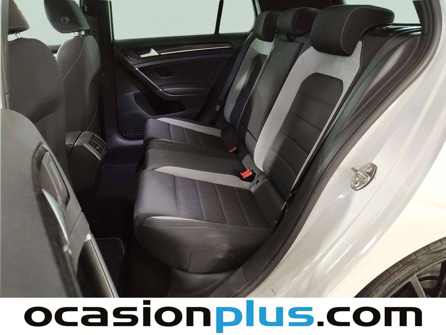 Foto asientos traseros Volkswagen Golf Volkswagen Golf R 2.0 TSI BMT 4Motion (300 CV) DSG