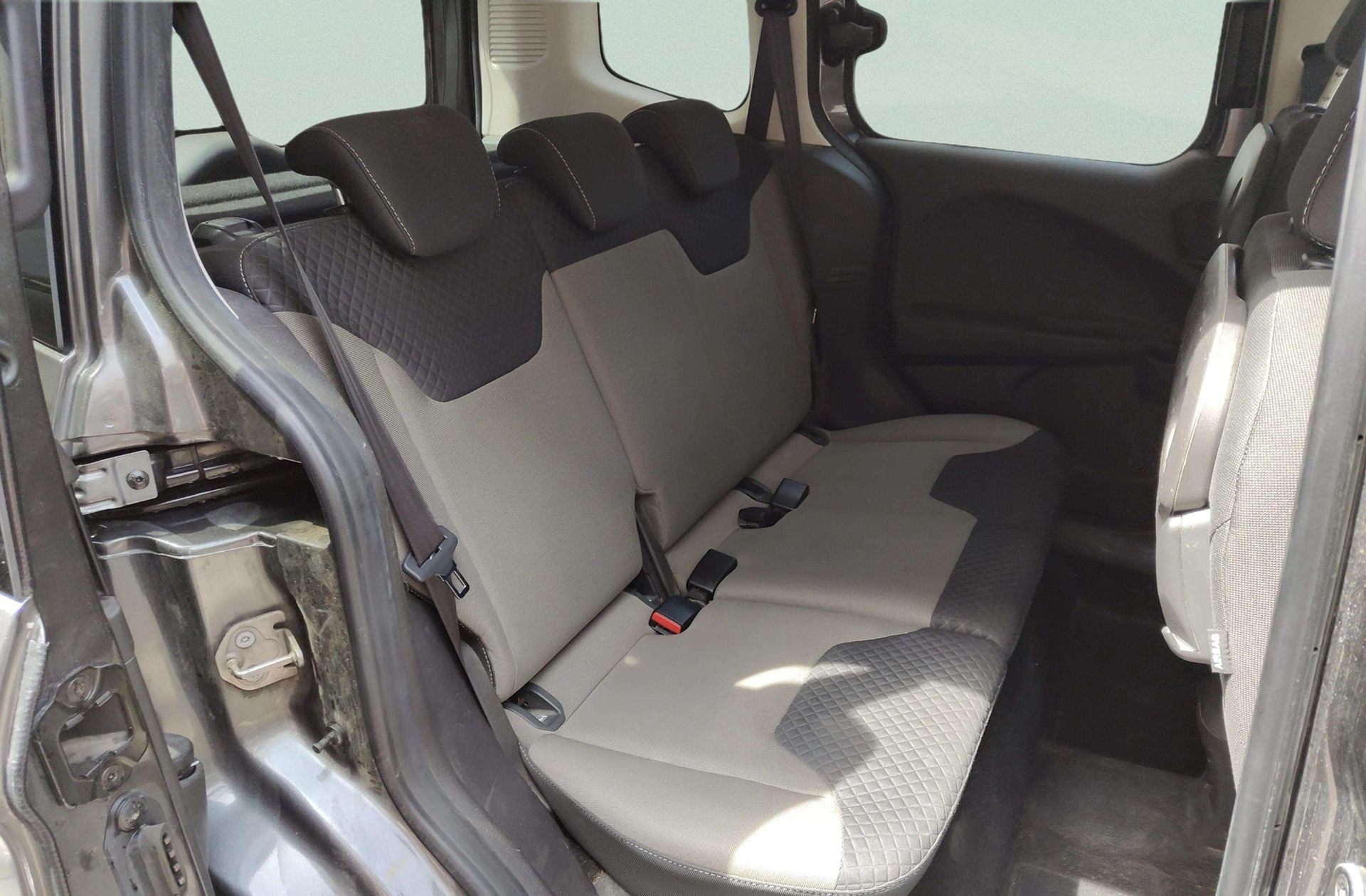 Ford Tourneo Courier 1.0 EcoBoost Titanium - foto 14