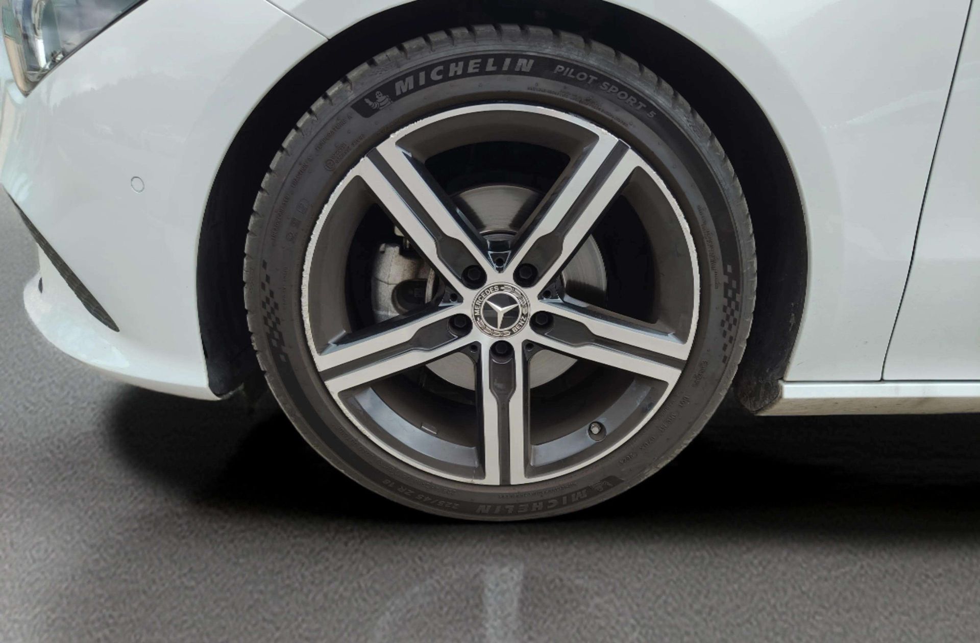 Mercedes-Benz CLA 180 - foto 38