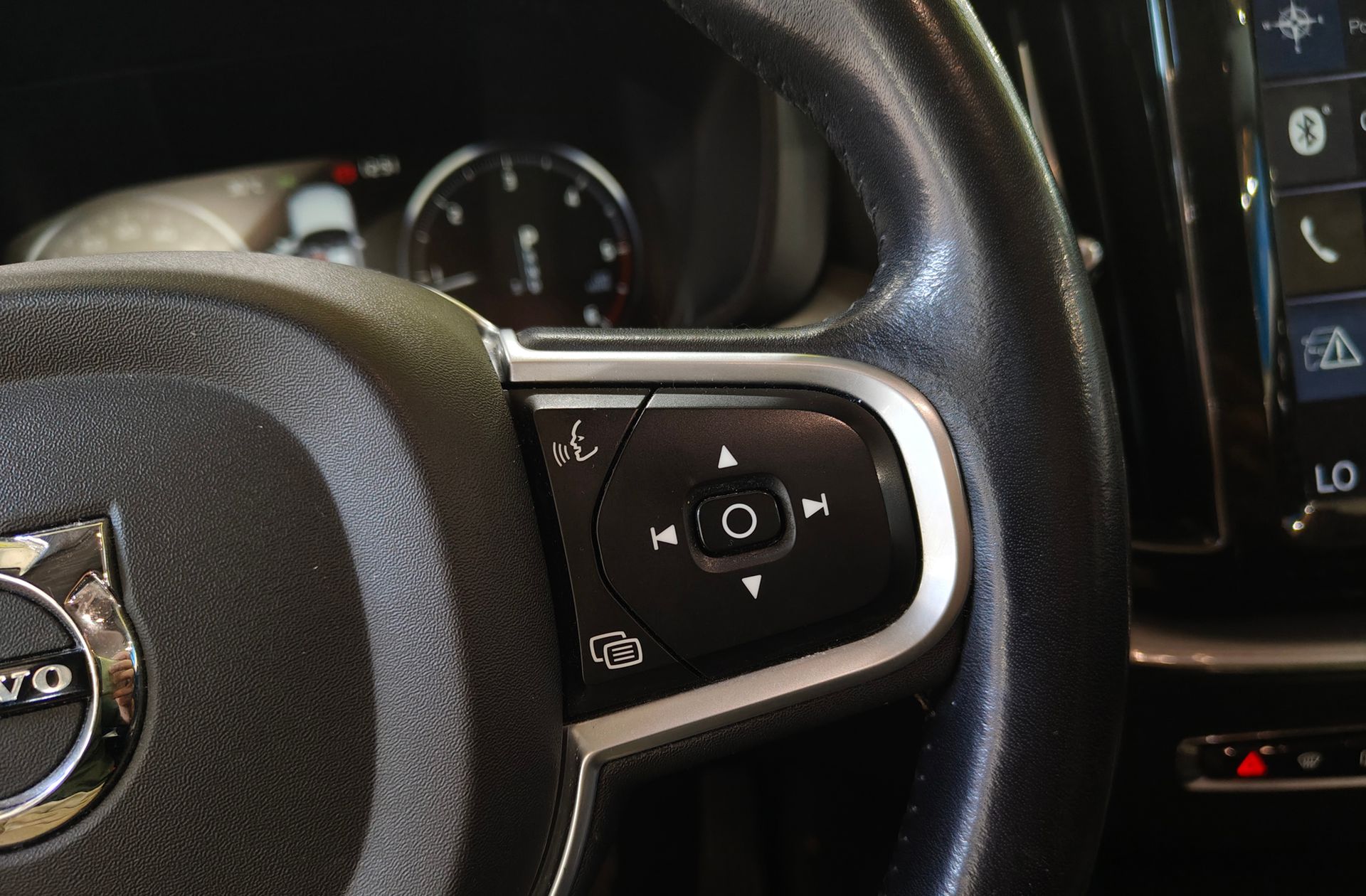 Volvo XC60 D4 Business Plus - foto 30