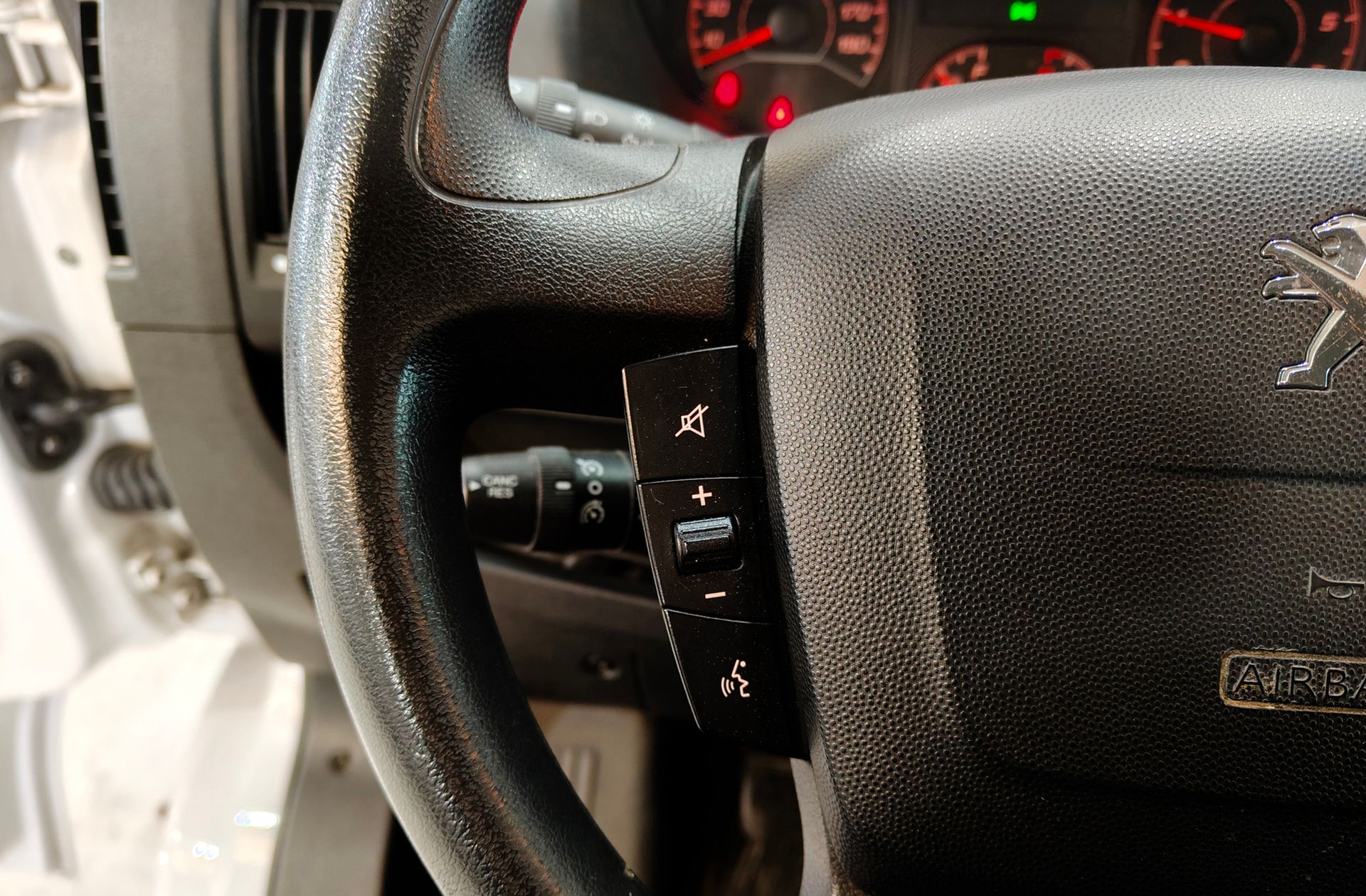 Peugeot Boxer Furgon BlueHDi 140 Pack 335 L2H2 - foto 21