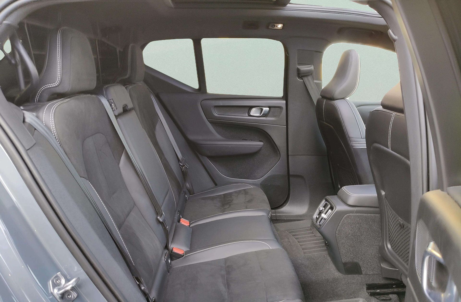 Volvo XC40 T3 R-Design - foto 24