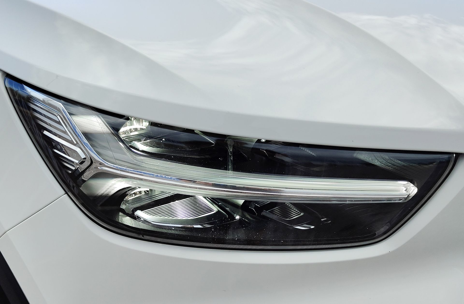 Volvo XC40 D4 AWD - foto 14
