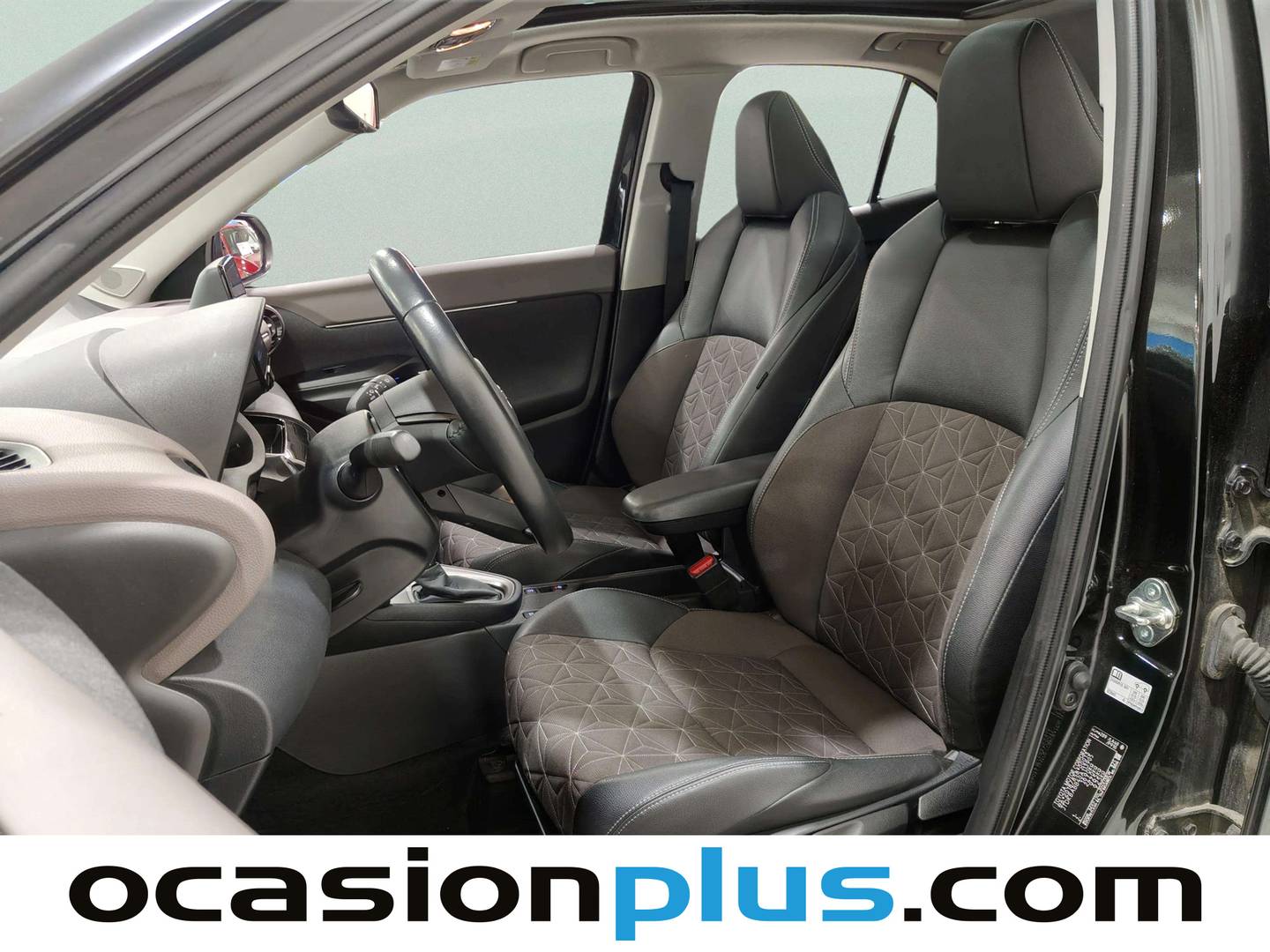 Foto asientos delanteros Toyota Yaris Cross Toyota Yaris Cross 120H Style Plus (116 CV)