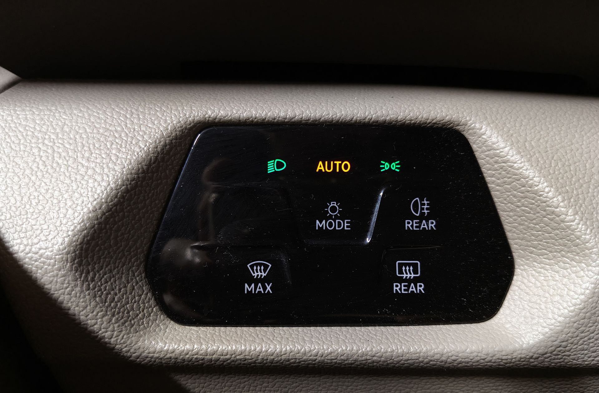 Volkswagen Multivan 1.4 TSI PHEV Batalla Corta DSG 7 plazas - foto 11