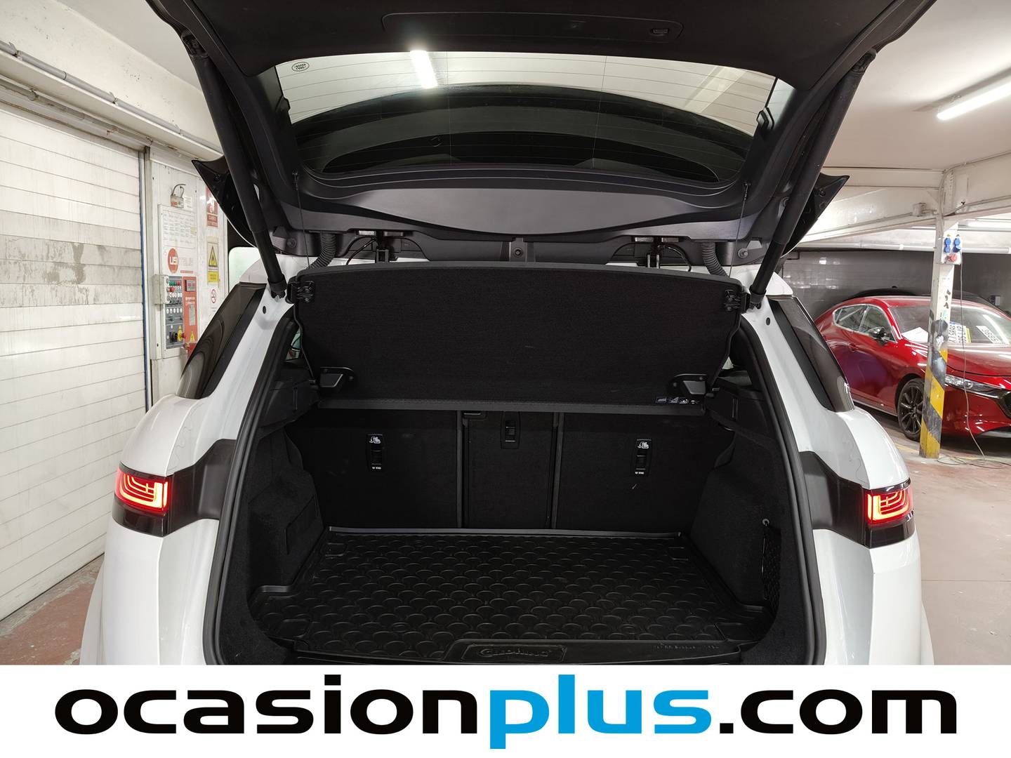 Fotos maletero Land Rover Range Rover Evoque Land Rover Range Rover Evoque P300e PHEV R-Dynamic 4WD AUTO (309 CV)